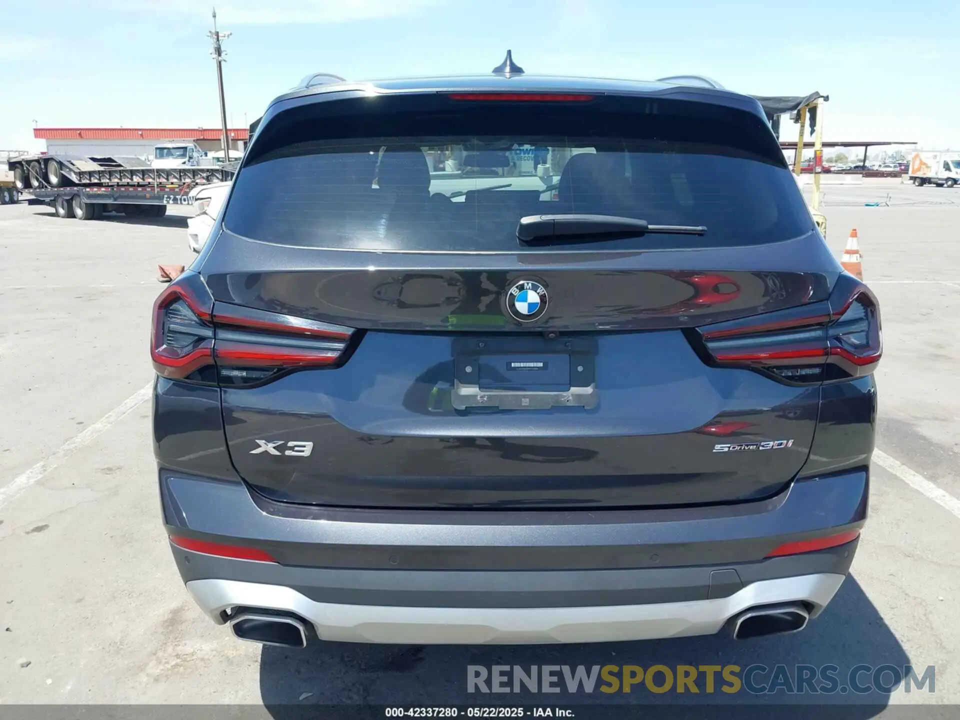 16 Photograph of a damaged car 5UX43DP01N9J41084 BMW X3 2022