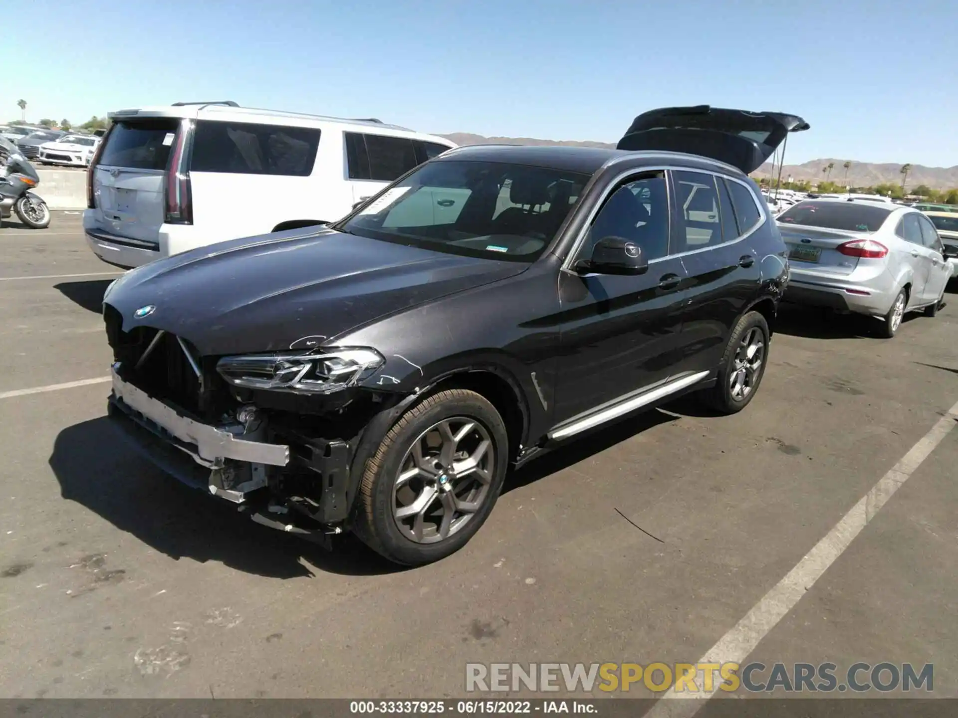 2 Photograph of a damaged car 5UX43DP01N9J95632 BMW X3 2022