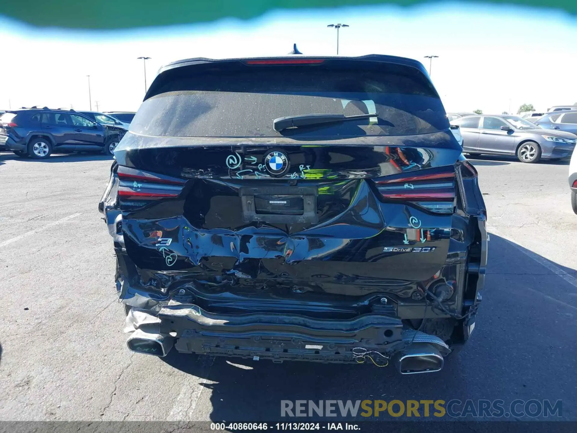 17 Photograph of a damaged car 5UX43DP01N9M83148 BMW X3 2022