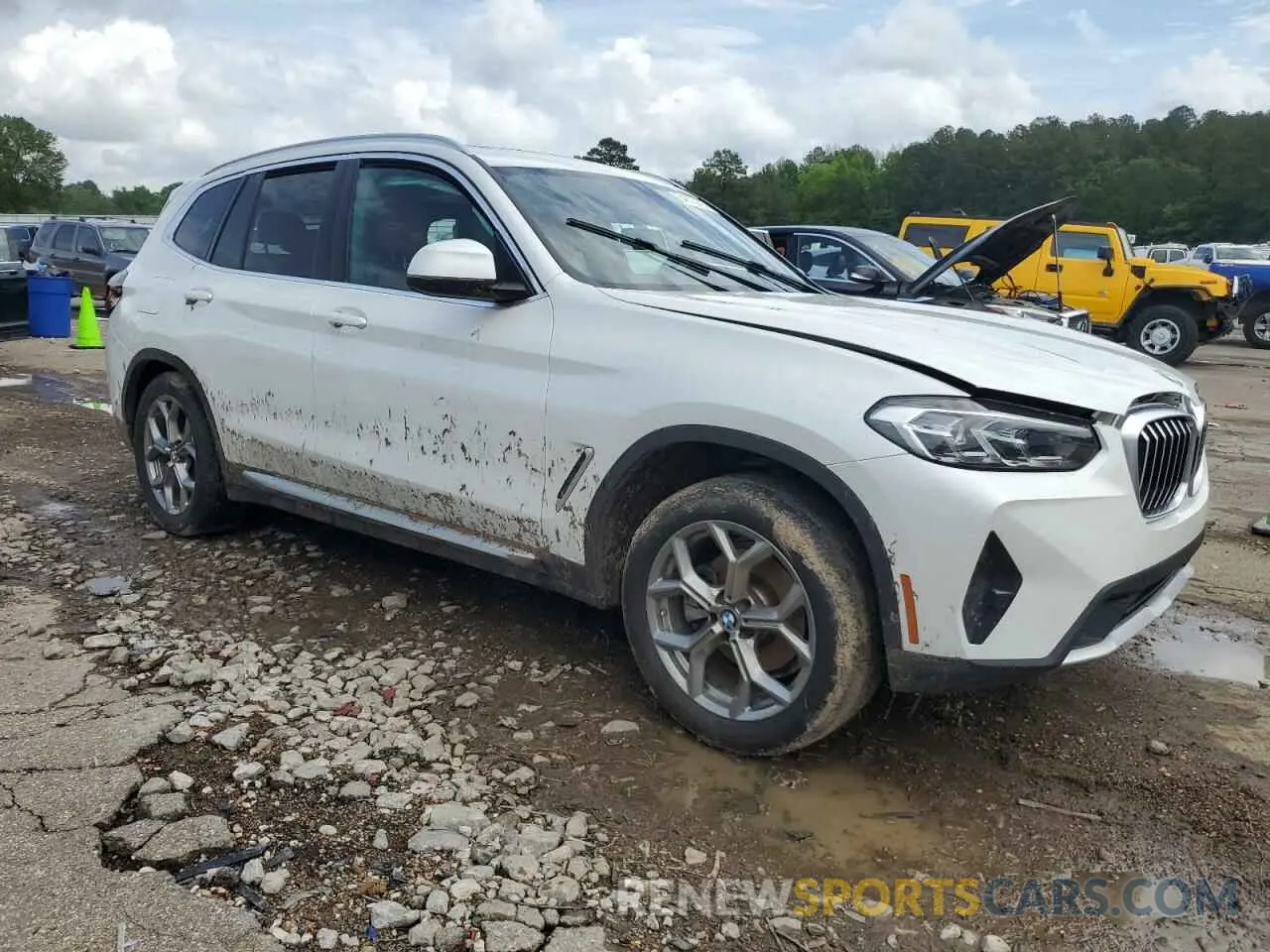 4 Photograph of a damaged car 5UX43DP01N9M92660 BMW X3 2022