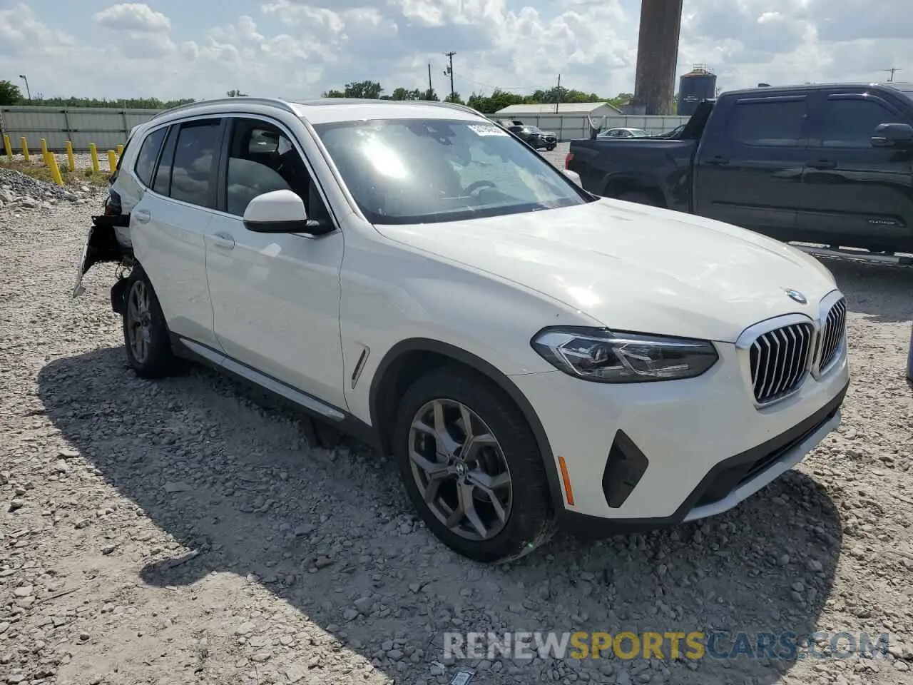 4 Photograph of a damaged car 5UX43DP02N9K66787 BMW X3 2022