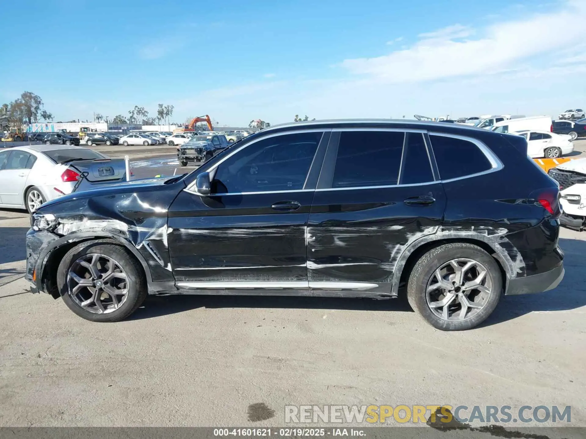 14 Photograph of a damaged car 5UX43DP02N9L58191 BMW X3 2022