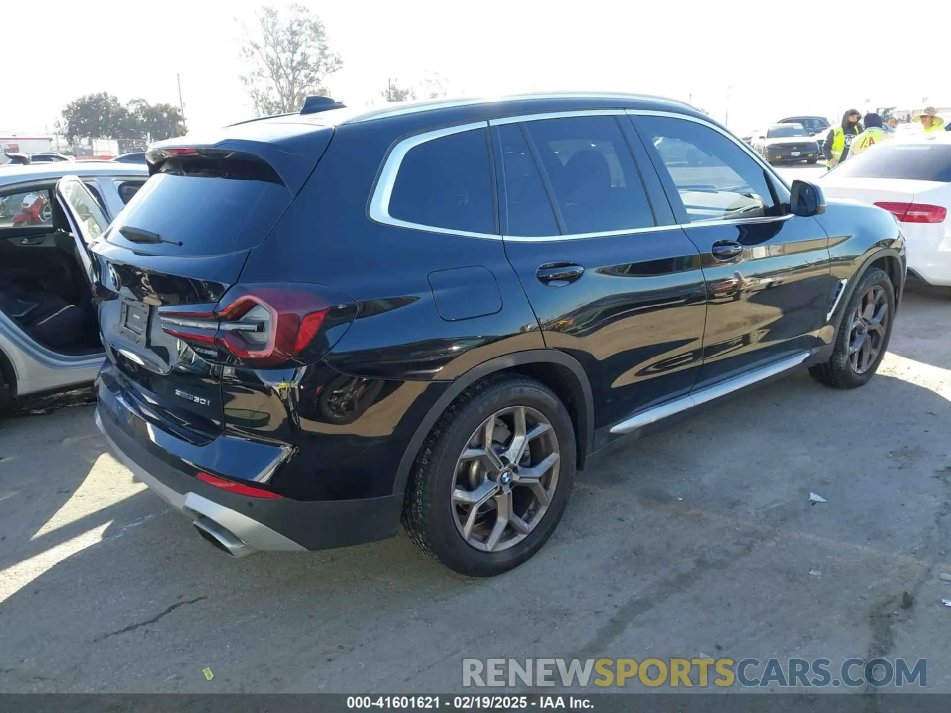 4 Photograph of a damaged car 5UX43DP02N9L58191 BMW X3 2022