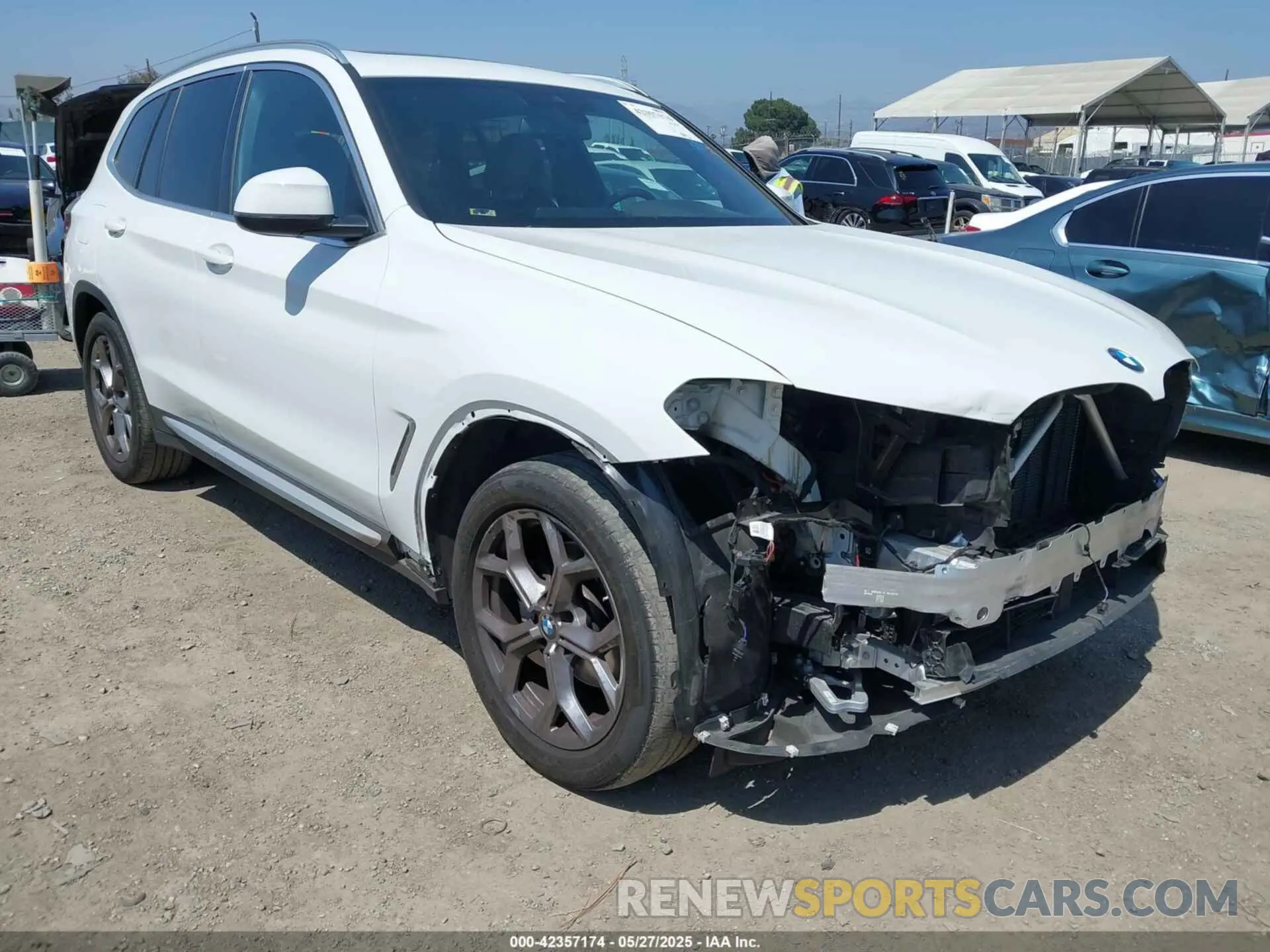 1 Photograph of a damaged car 5UX43DP02N9M15330 BMW X3 2022