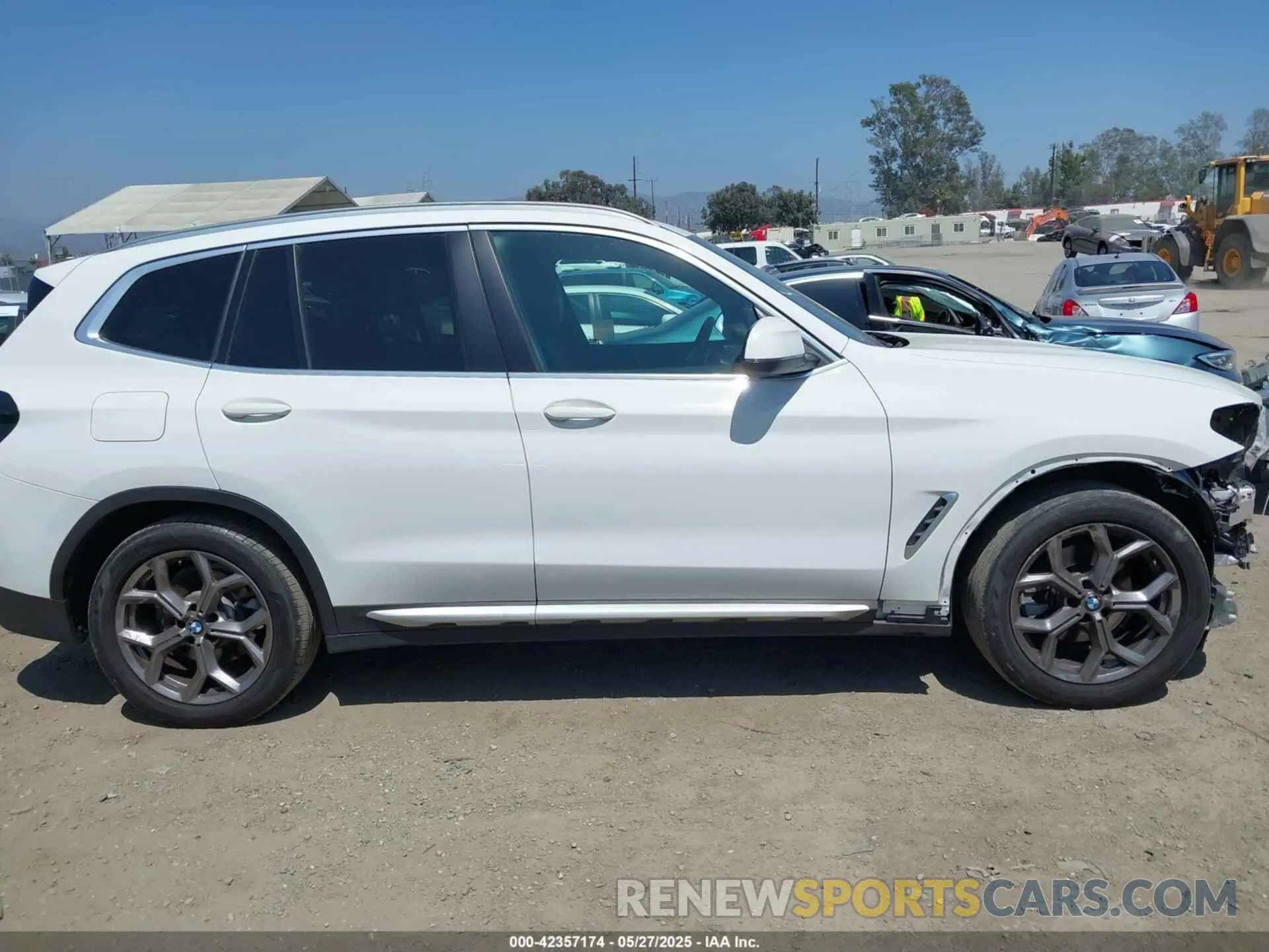 14 Photograph of a damaged car 5UX43DP02N9M15330 BMW X3 2022
