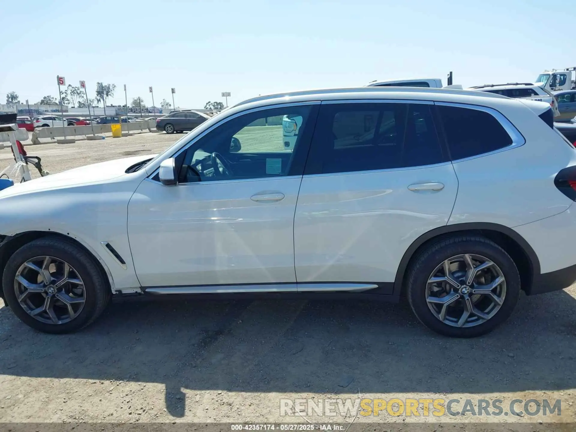15 Photograph of a damaged car 5UX43DP02N9M15330 BMW X3 2022