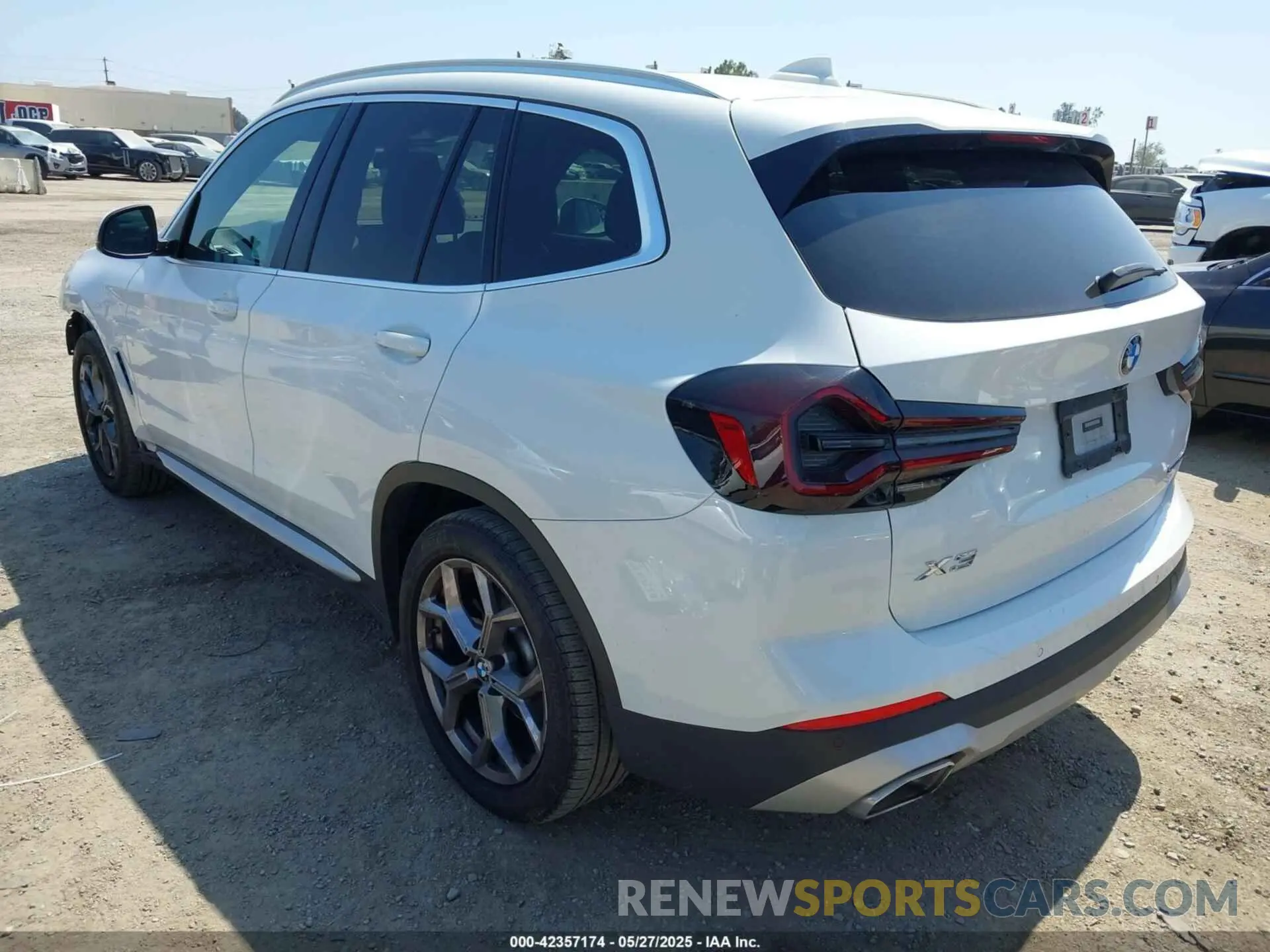 3 Photograph of a damaged car 5UX43DP02N9M15330 BMW X3 2022