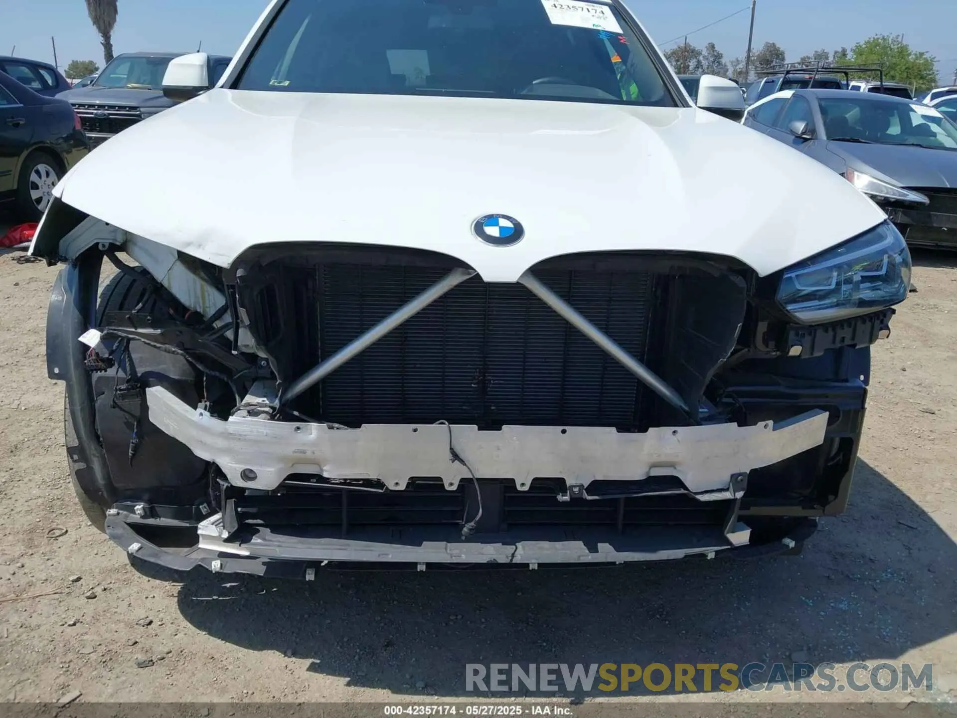 6 Photograph of a damaged car 5UX43DP02N9M15330 BMW X3 2022