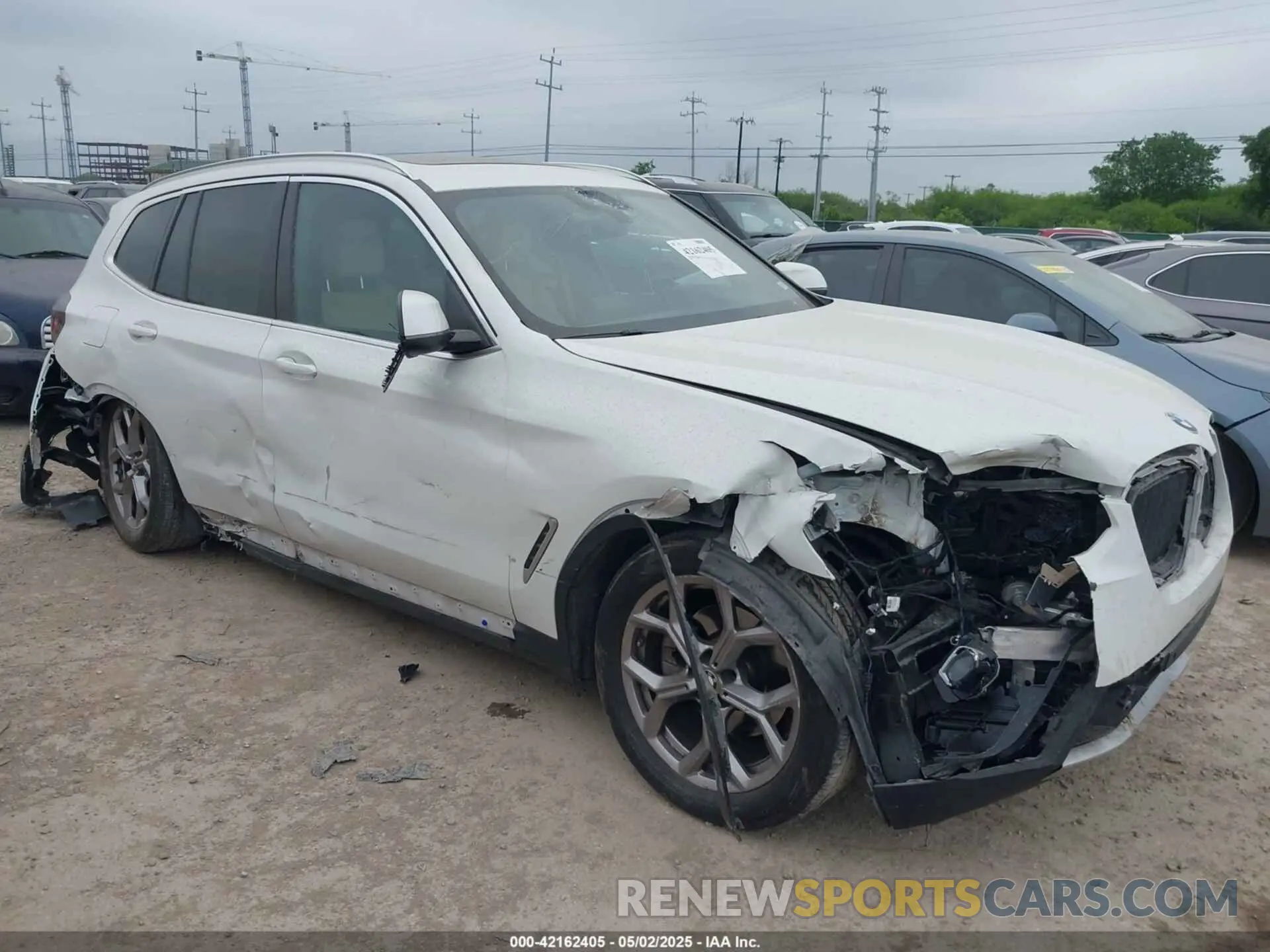 1 Photograph of a damaged car 5UX43DP02N9N03908 BMW X3 2022