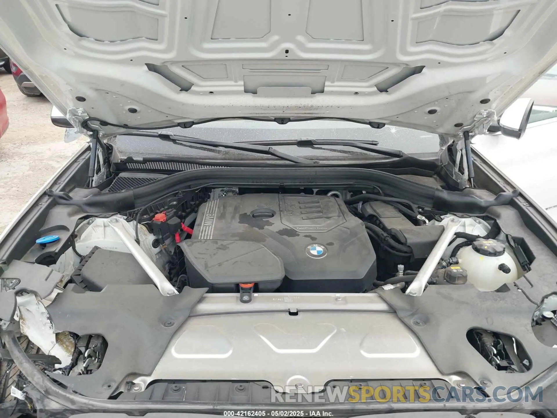 10 Photograph of a damaged car 5UX43DP02N9N03908 BMW X3 2022