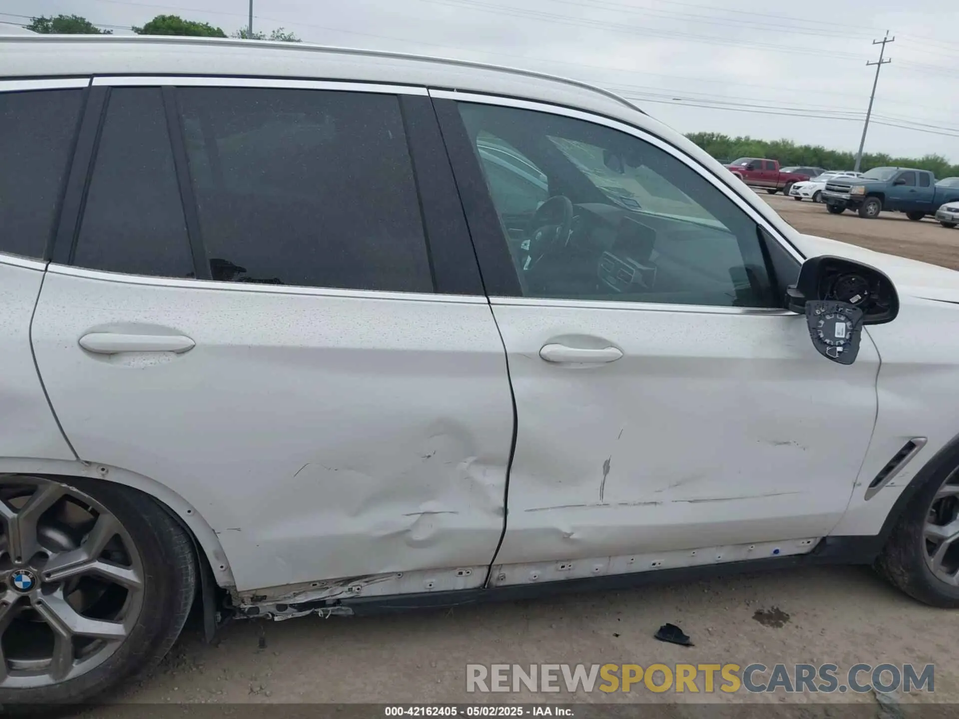 13 Photograph of a damaged car 5UX43DP02N9N03908 BMW X3 2022