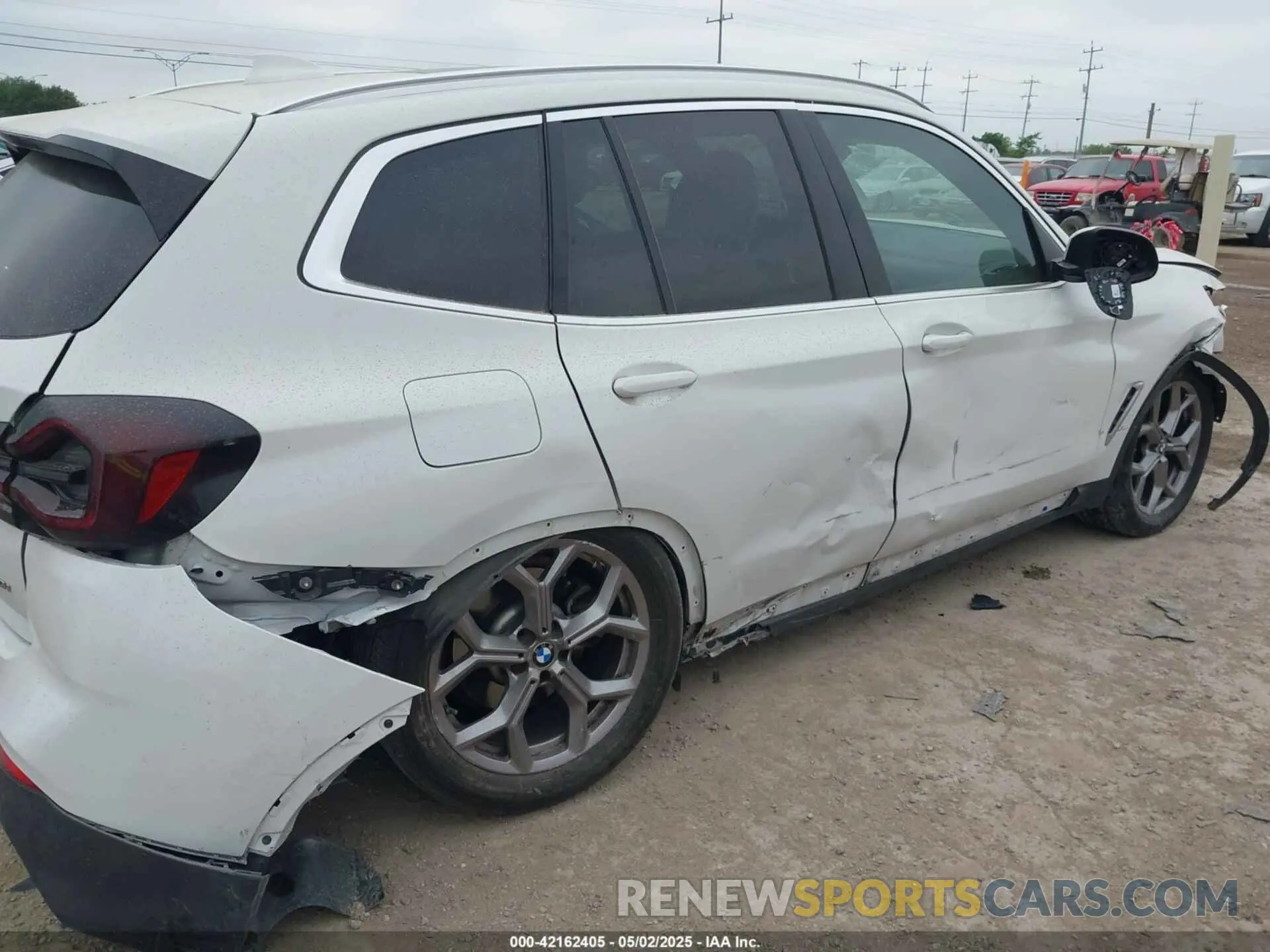 6 Photograph of a damaged car 5UX43DP02N9N03908 BMW X3 2022