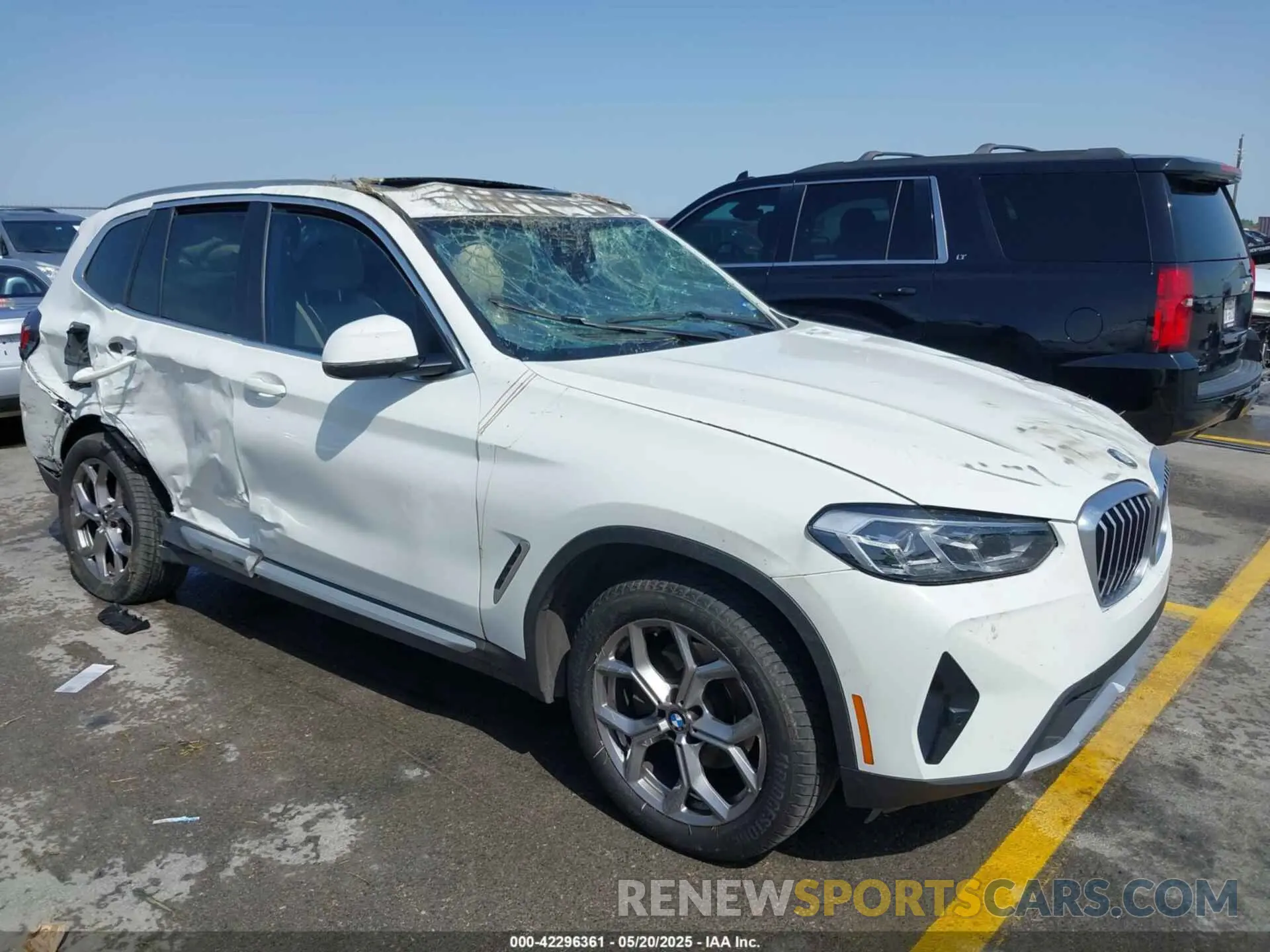 1 Photograph of a damaged car 5UX43DP03N9J64740 BMW X3 2022