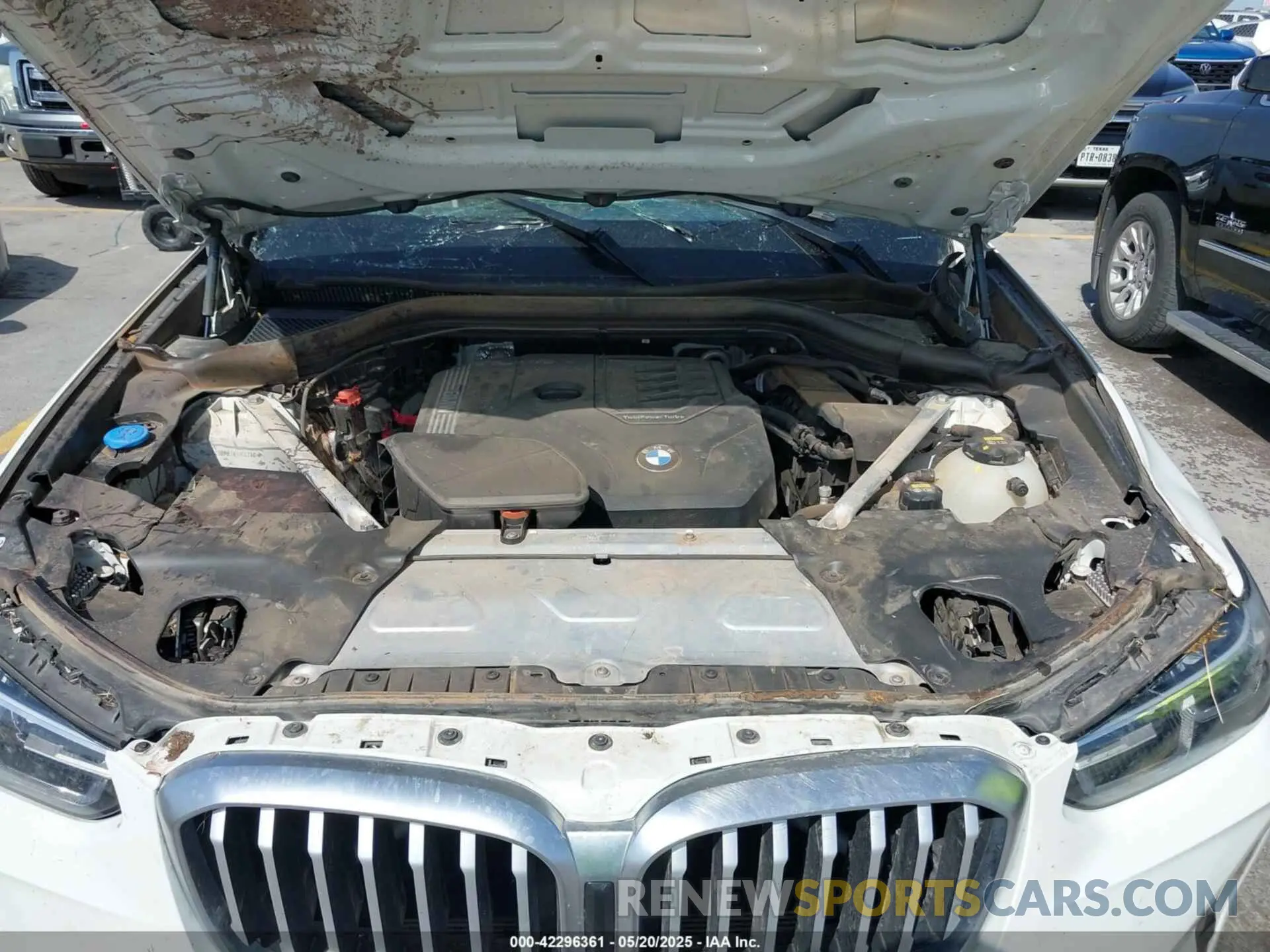10 Photograph of a damaged car 5UX43DP03N9J64740 BMW X3 2022