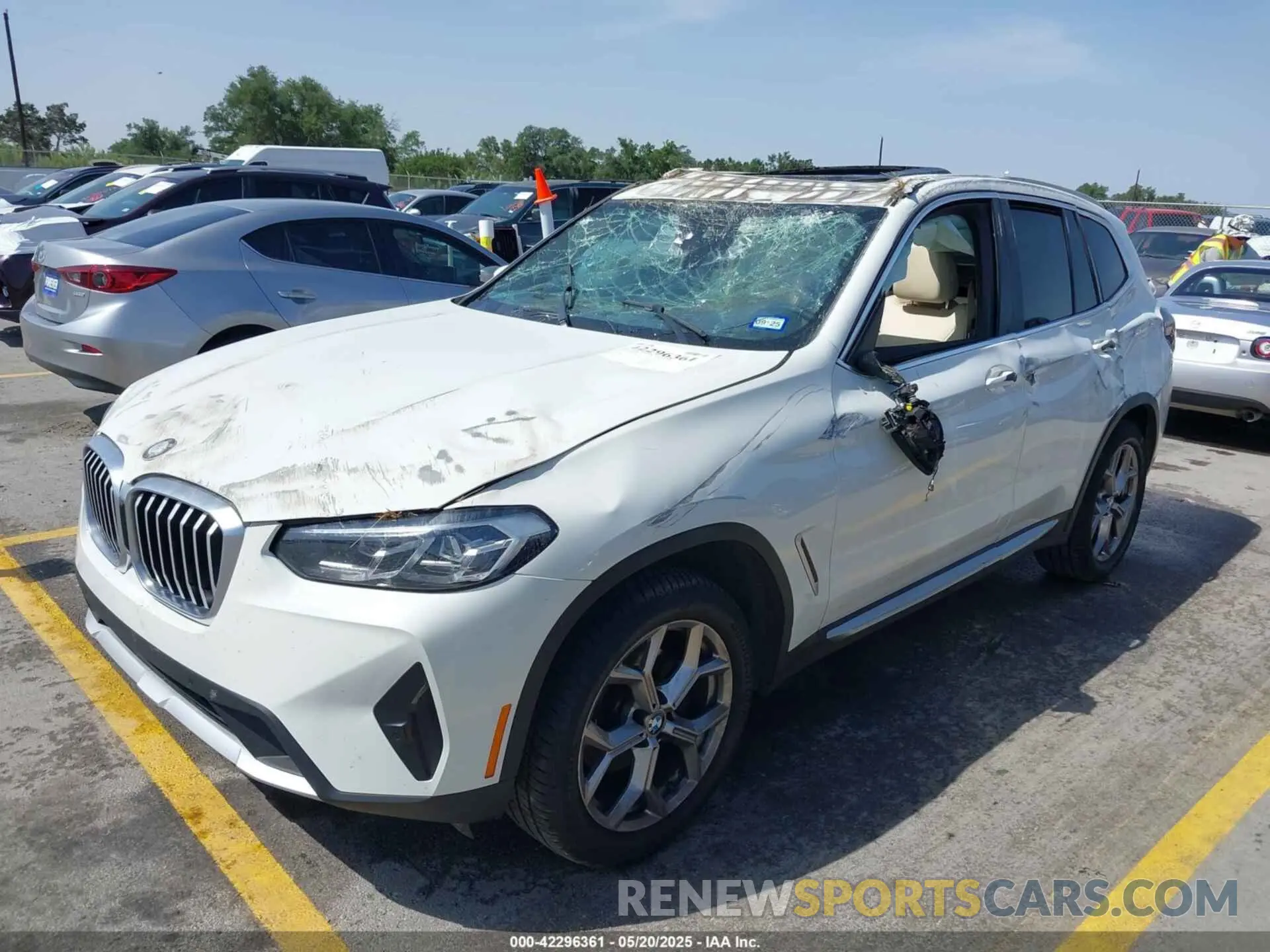 12 Photograph of a damaged car 5UX43DP03N9J64740 BMW X3 2022