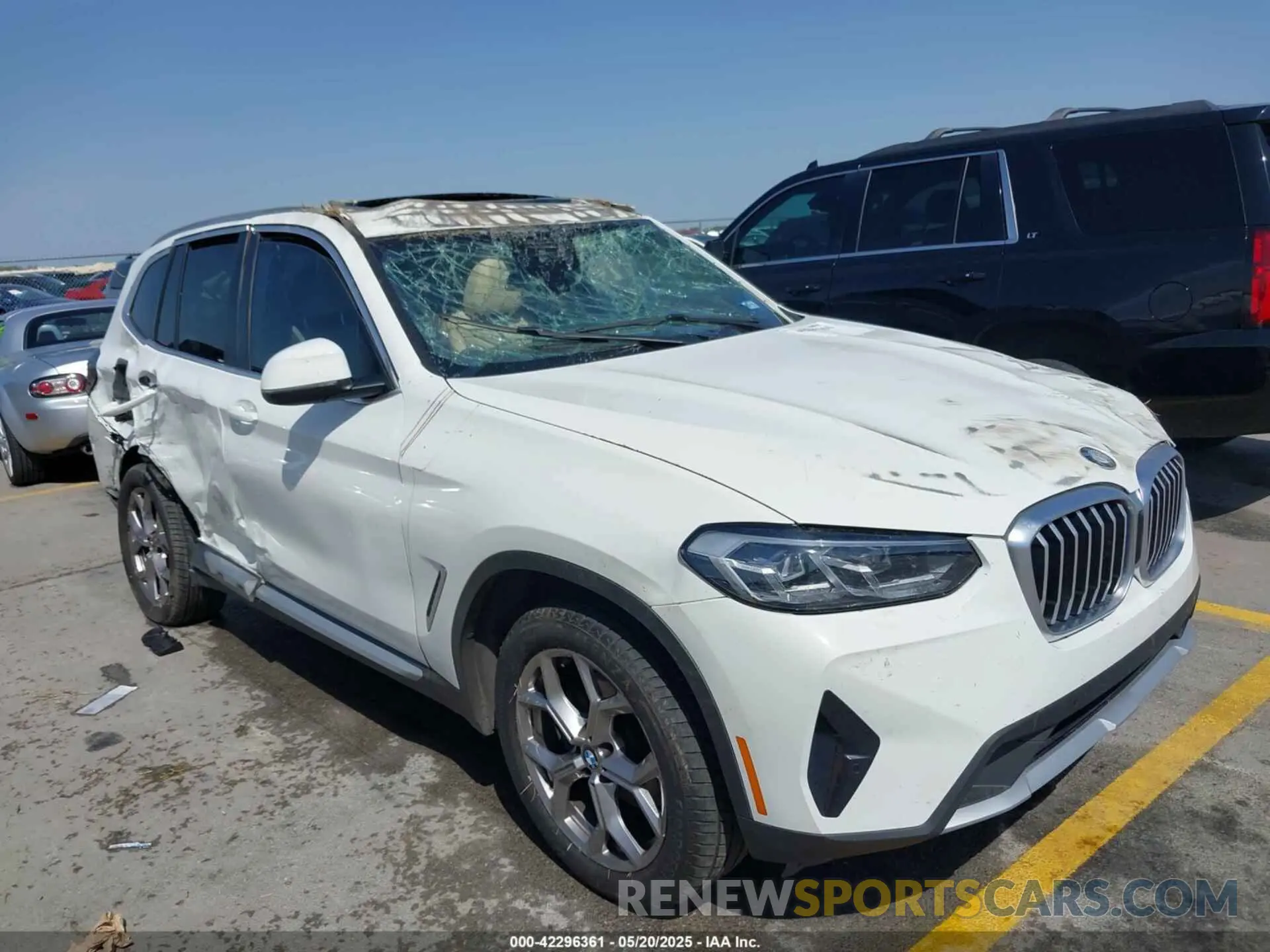 13 Photograph of a damaged car 5UX43DP03N9J64740 BMW X3 2022