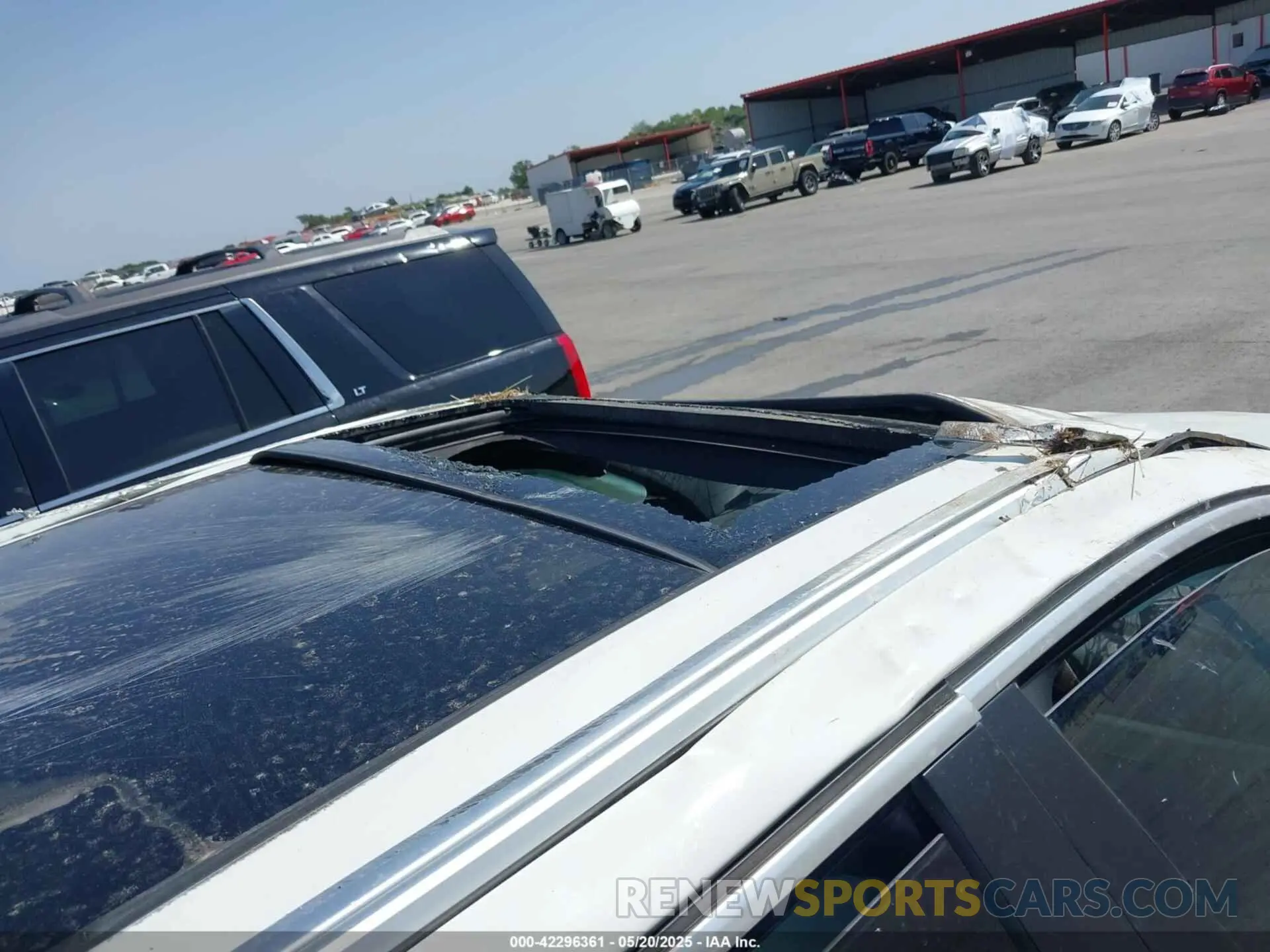 14 Photograph of a damaged car 5UX43DP03N9J64740 BMW X3 2022