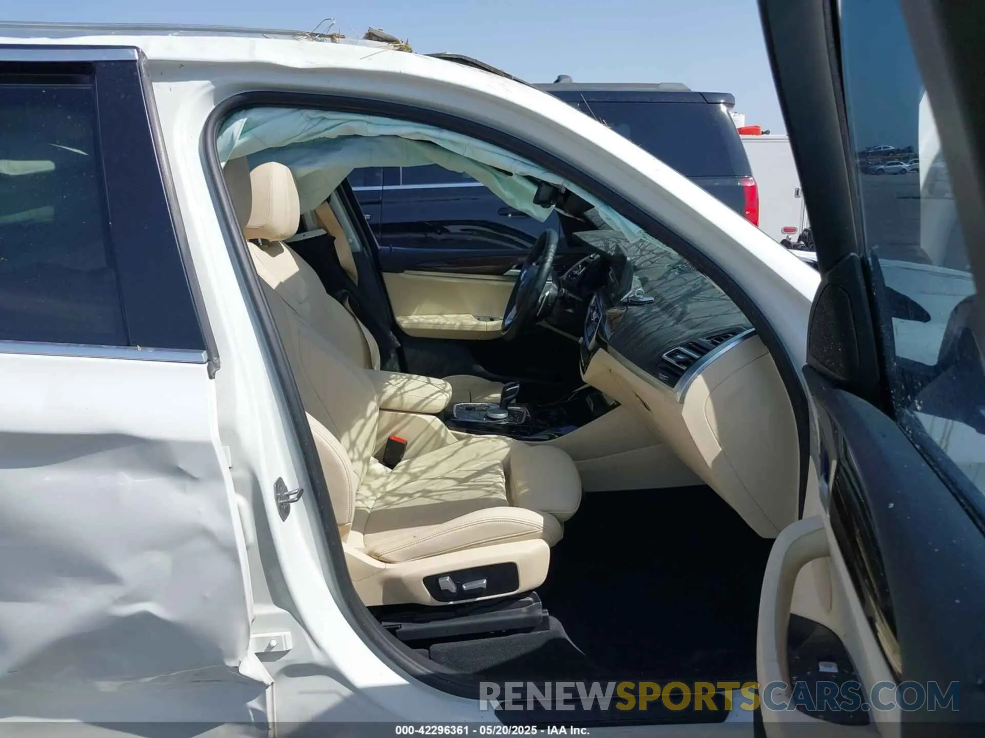 5 Photograph of a damaged car 5UX43DP03N9J64740 BMW X3 2022