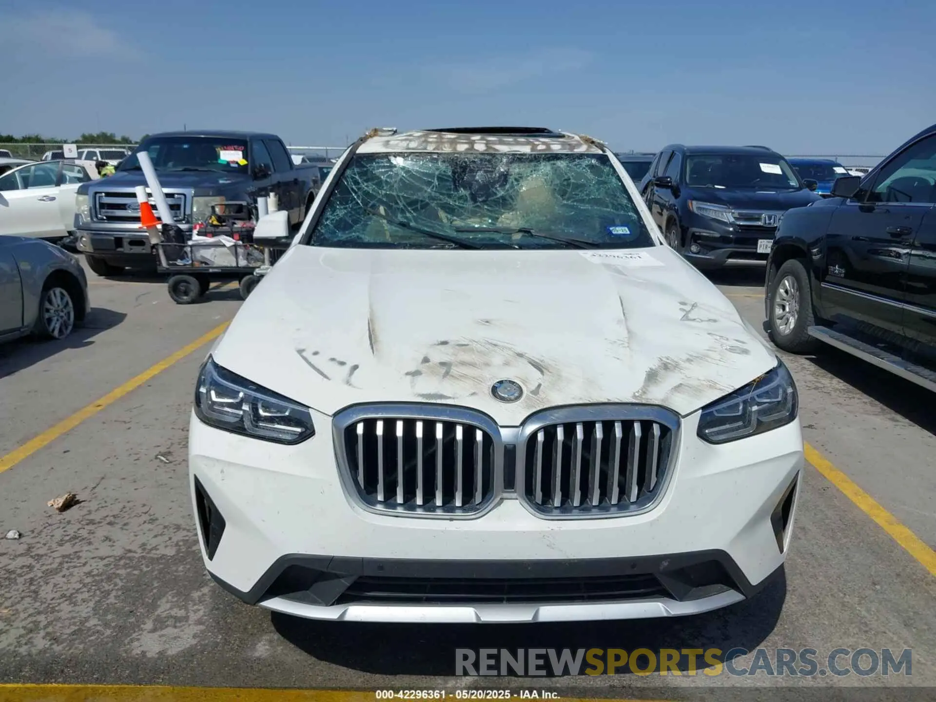 6 Photograph of a damaged car 5UX43DP03N9J64740 BMW X3 2022