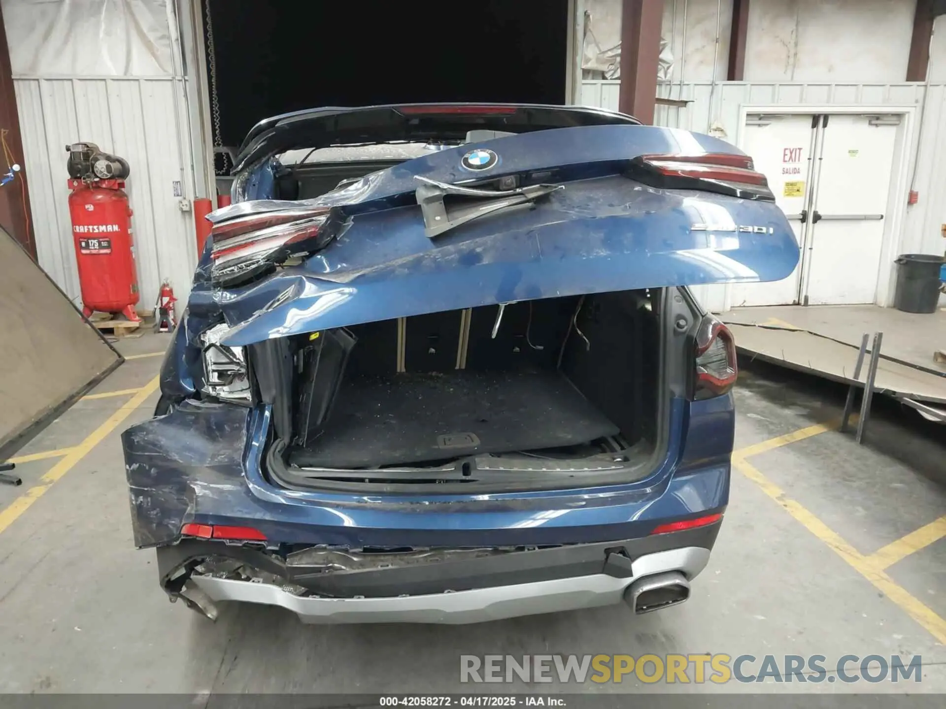 17 Photograph of a damaged car 5UX43DP03N9K48816 BMW X3 2022