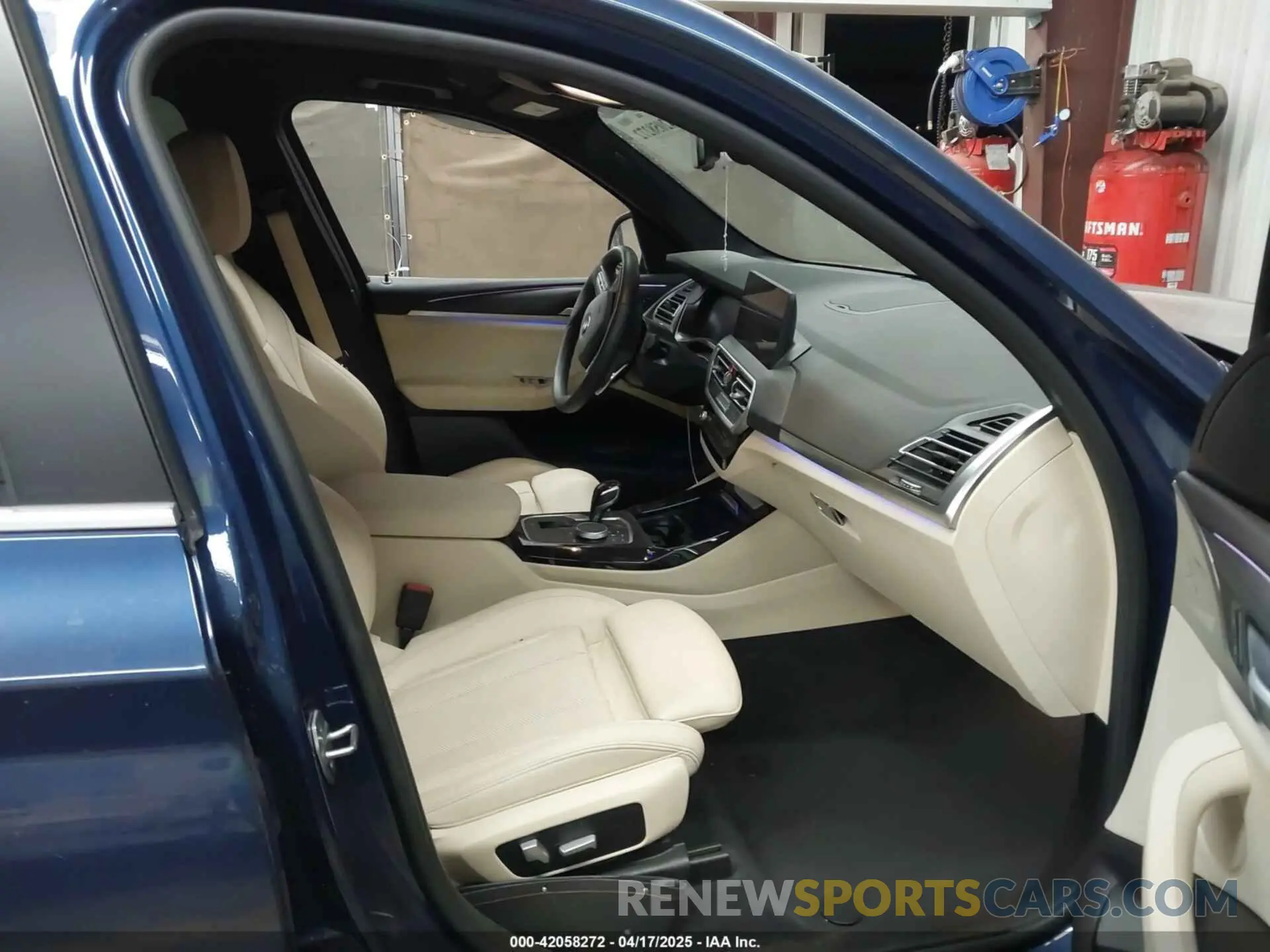 5 Photograph of a damaged car 5UX43DP03N9K48816 BMW X3 2022