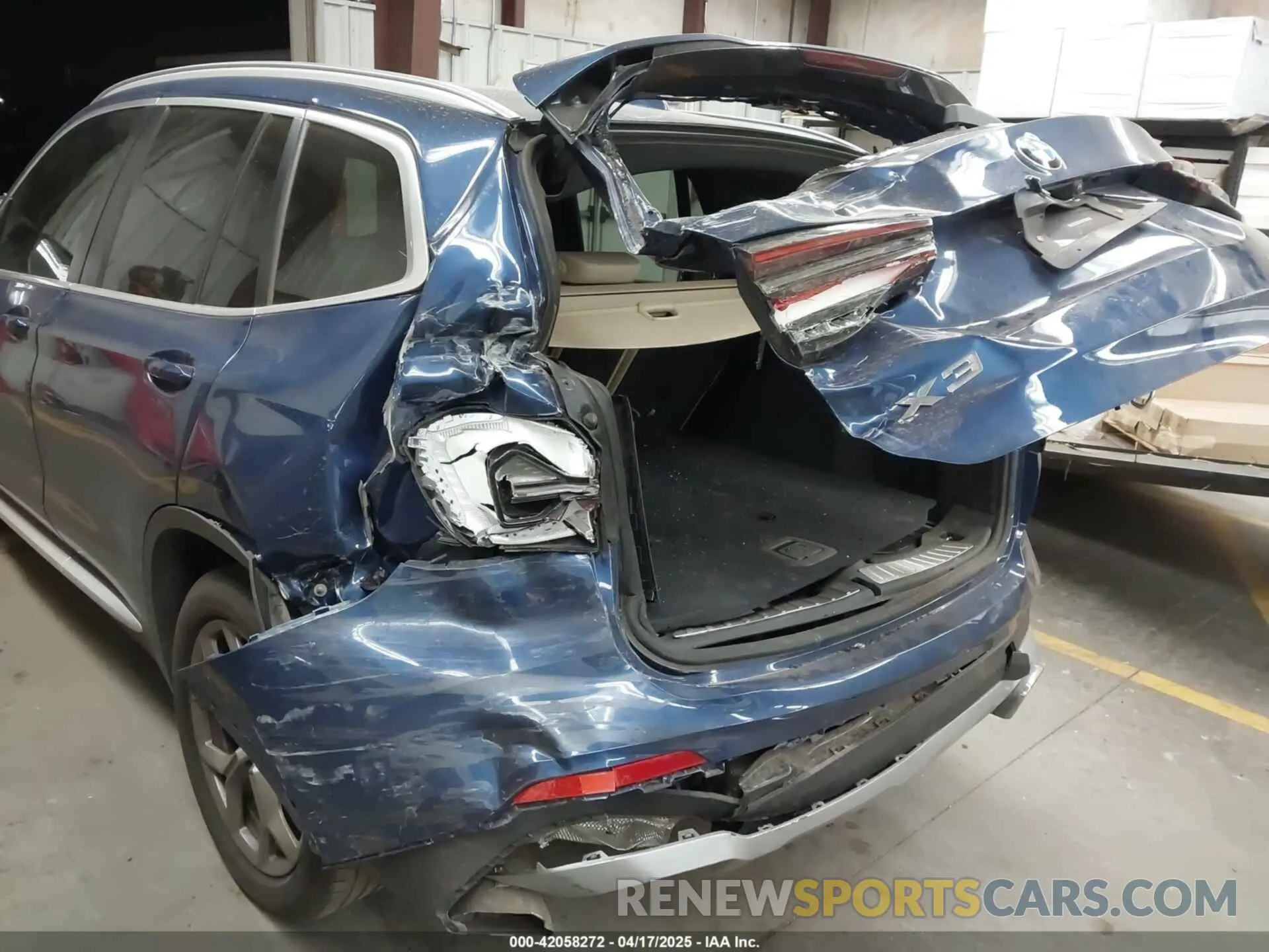 6 Photograph of a damaged car 5UX43DP03N9K48816 BMW X3 2022