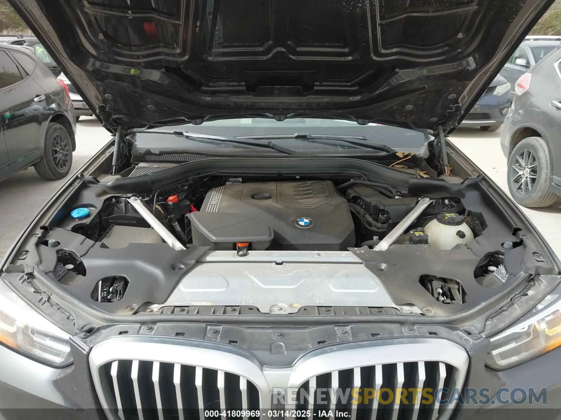 10 Photograph of a damaged car 5UX43DP03N9M46716 BMW X3 2022