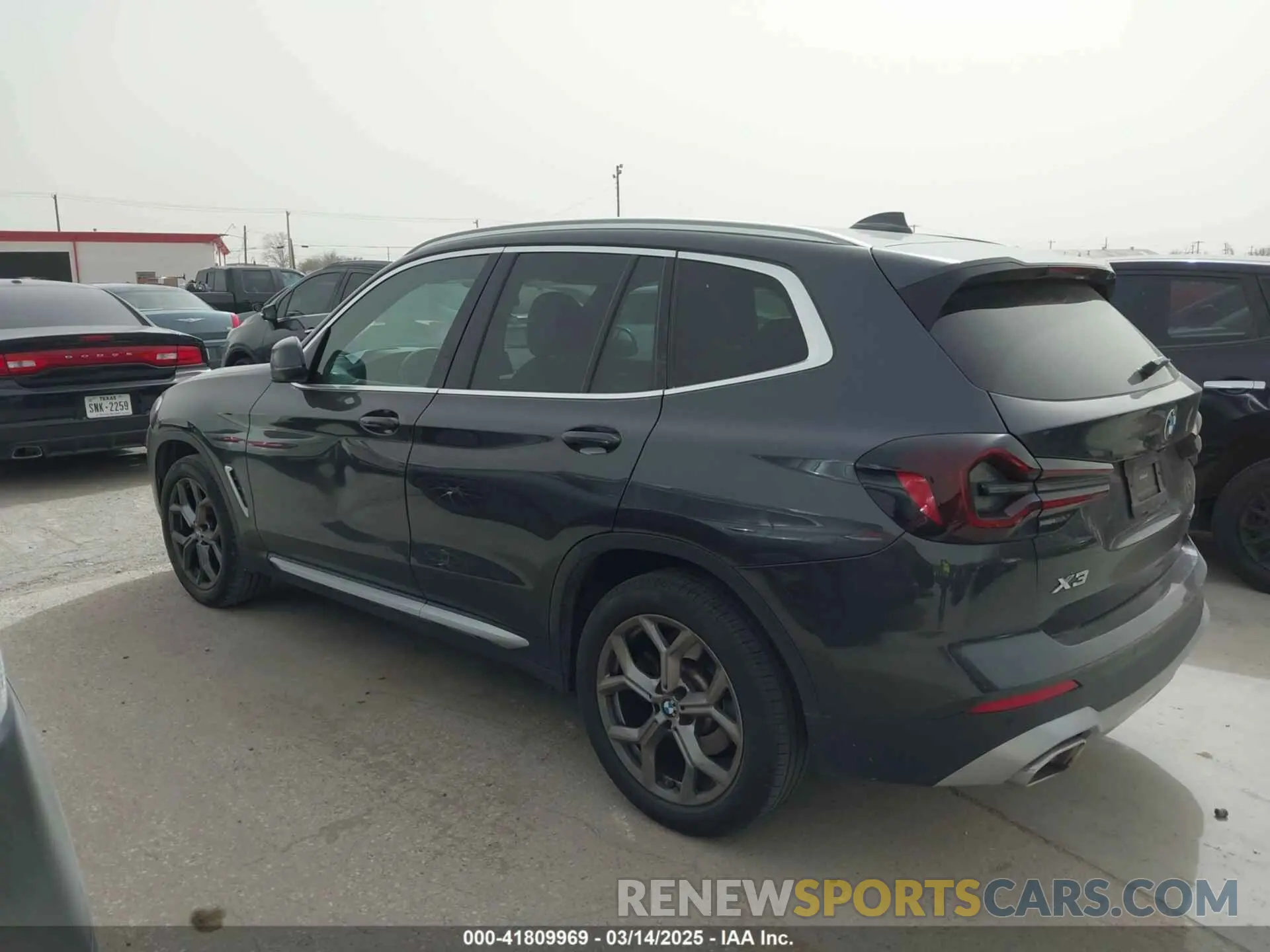 13 Photograph of a damaged car 5UX43DP03N9M46716 BMW X3 2022
