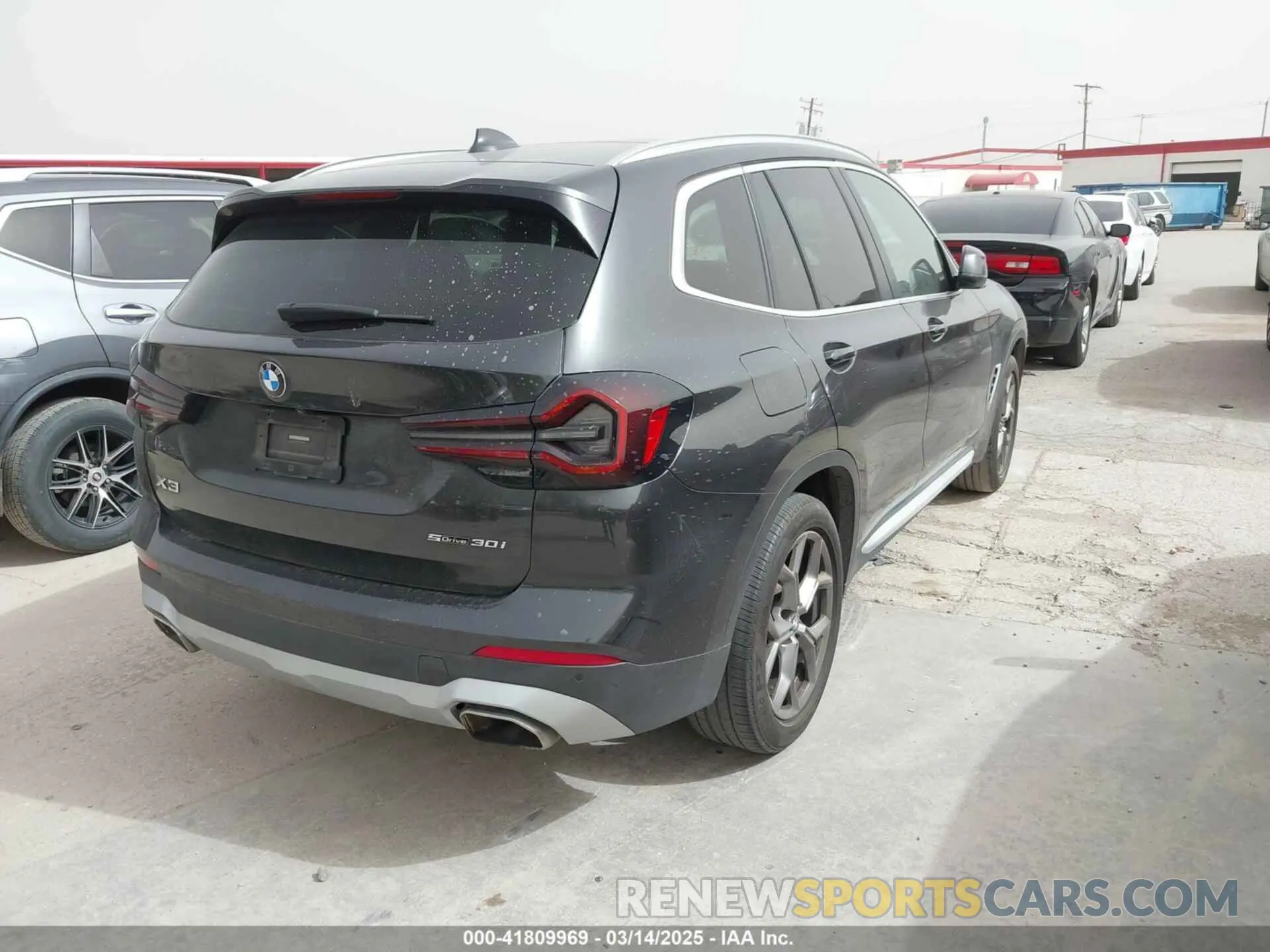 4 Photograph of a damaged car 5UX43DP03N9M46716 BMW X3 2022