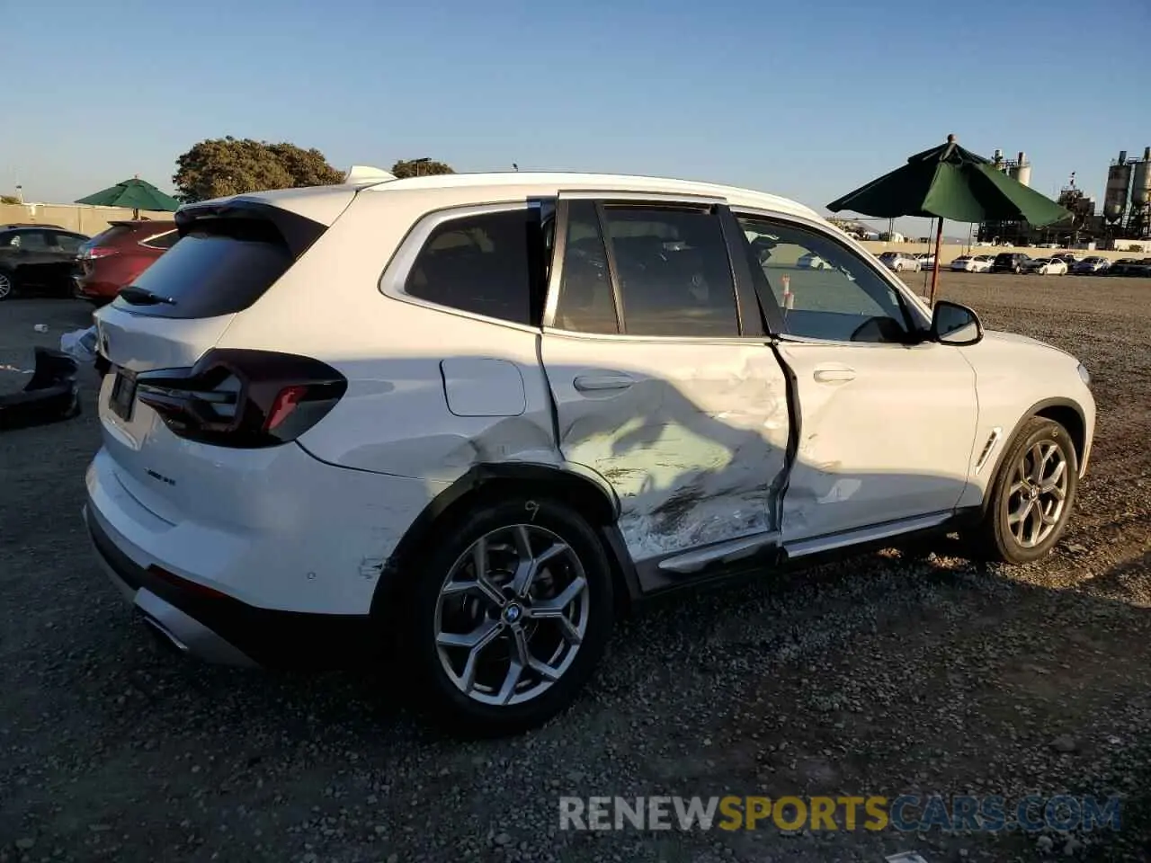 3 Photograph of a damaged car 5UX43DP04N9K11807 BMW X3 2022