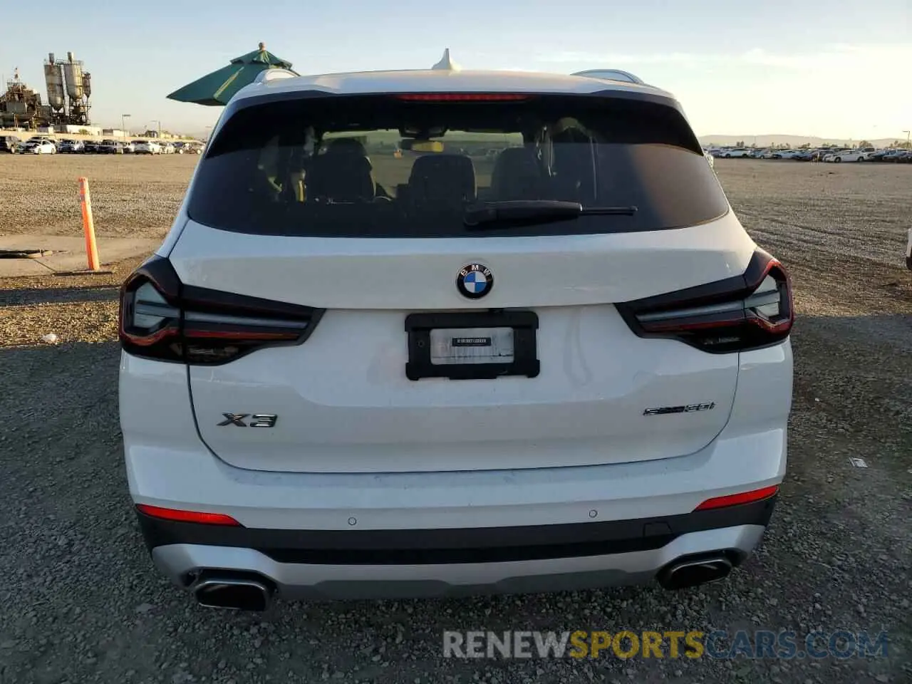 6 Photograph of a damaged car 5UX43DP04N9K11807 BMW X3 2022