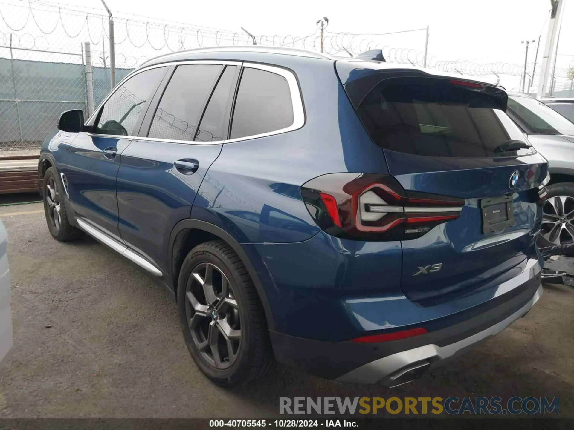 3 Photograph of a damaged car 5UX43DP04N9K69352 BMW X3 2022