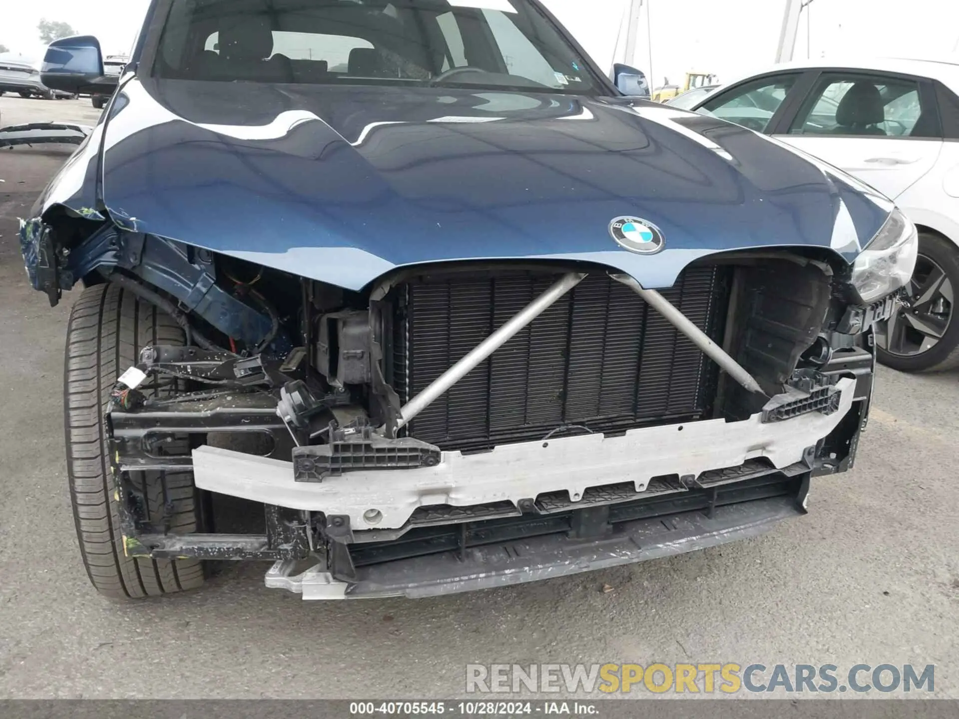 6 Photograph of a damaged car 5UX43DP04N9K69352 BMW X3 2022