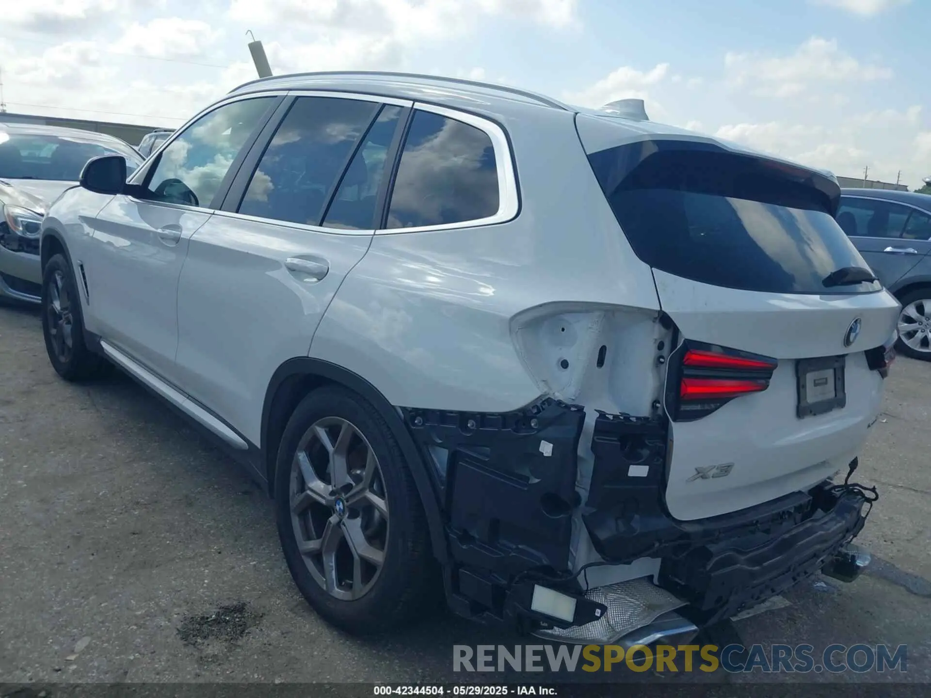 3 Photograph of a damaged car 5UX43DP04N9N05935 BMW X3 2022