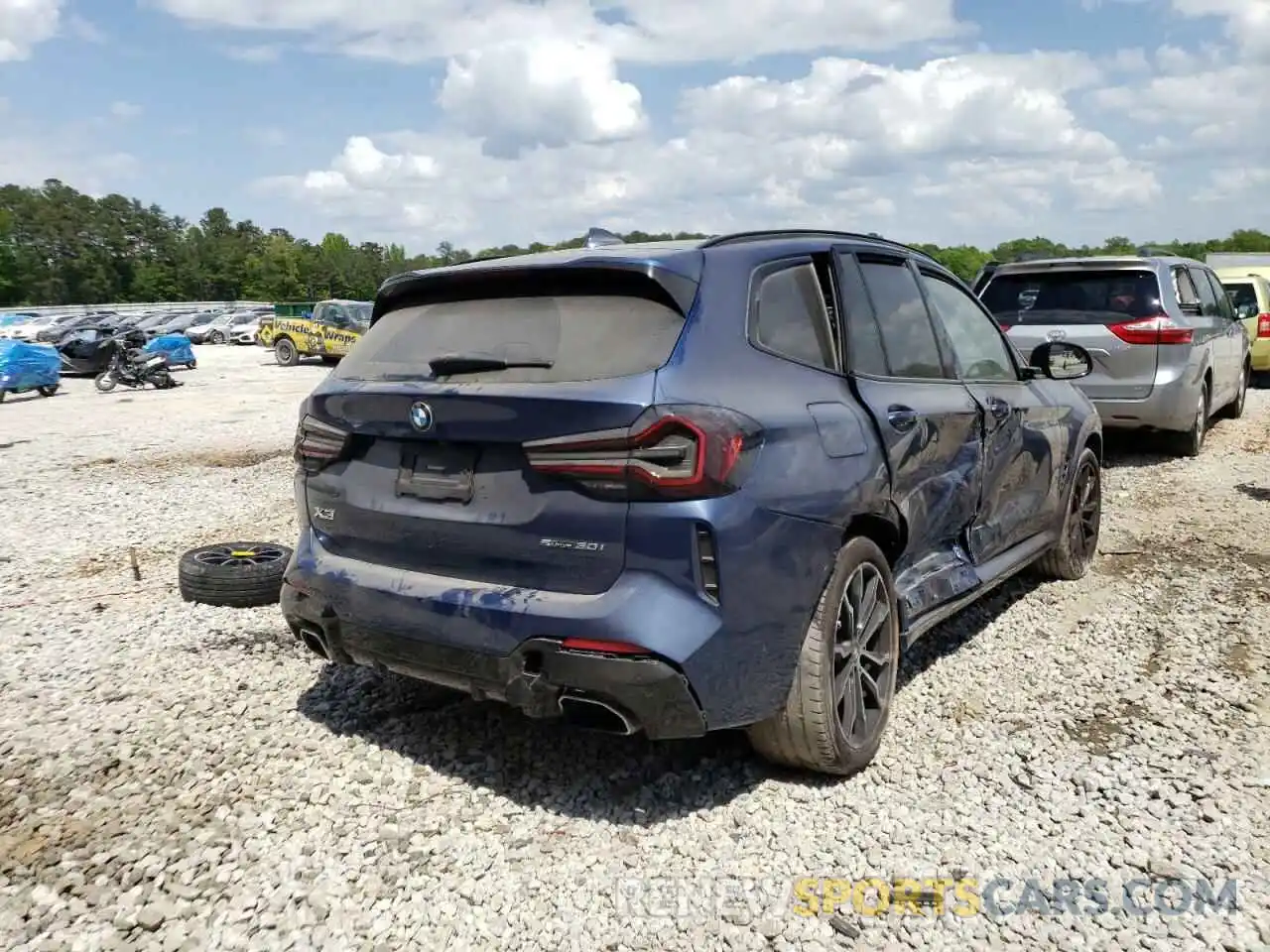 4 Photograph of a damaged car 5UX43DP05N9K07037 BMW X3 2022