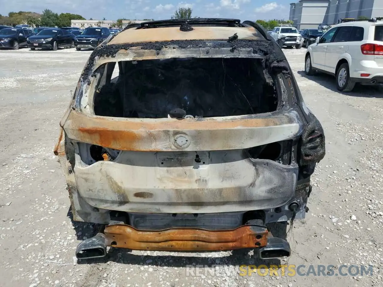 6 Photograph of a damaged car 5UX43DP05N9K34156 BMW X3 2022