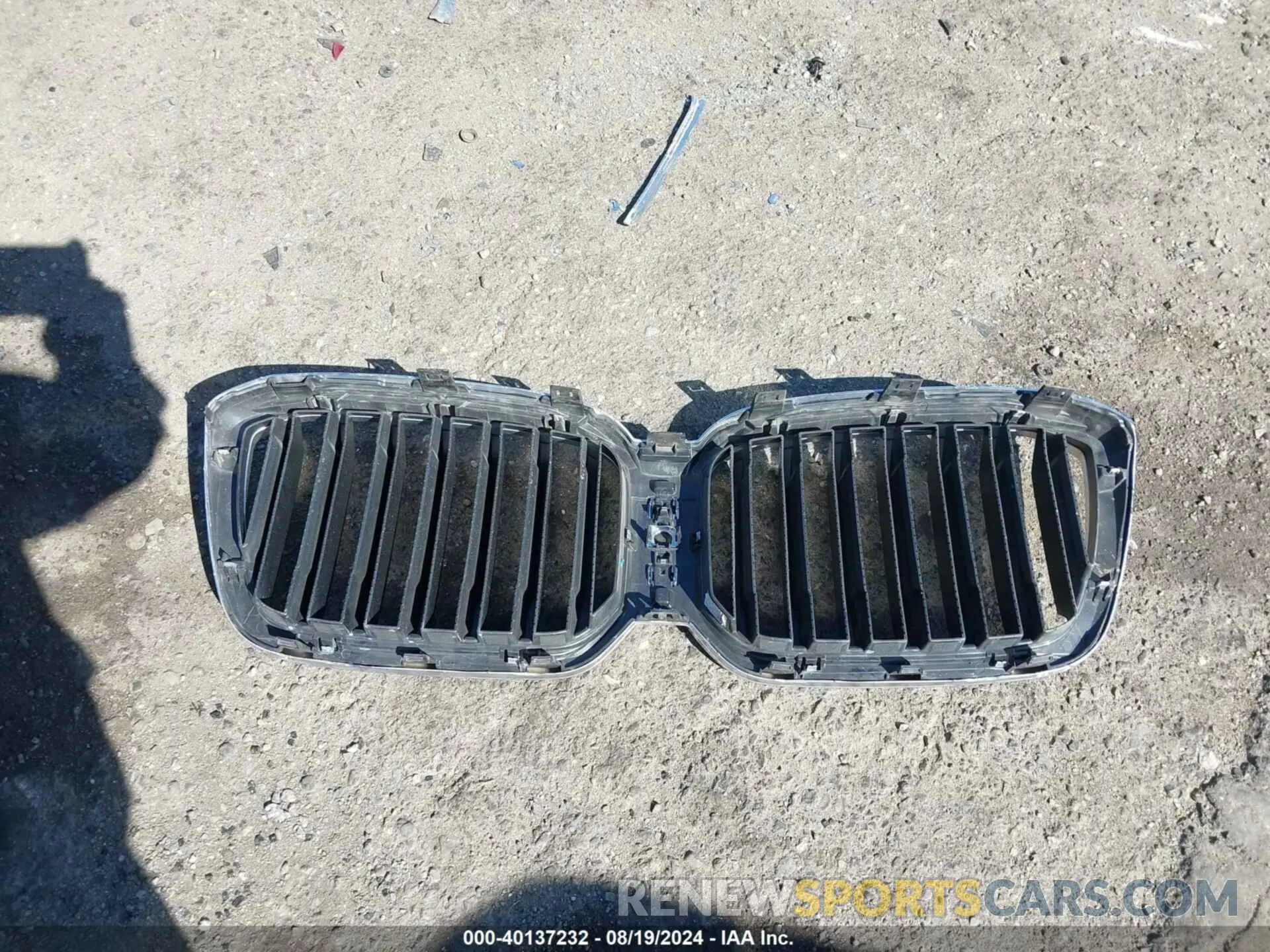 12 Photograph of a damaged car 5UX43DP05N9K45772 BMW X3 2022