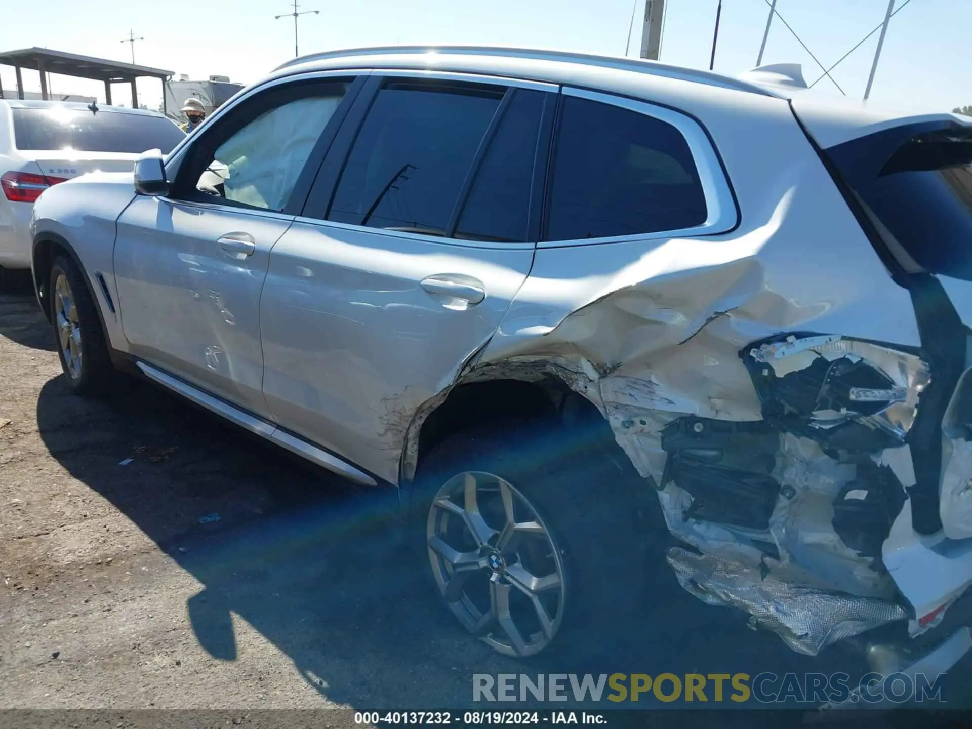 15 Photograph of a damaged car 5UX43DP05N9K45772 BMW X3 2022
