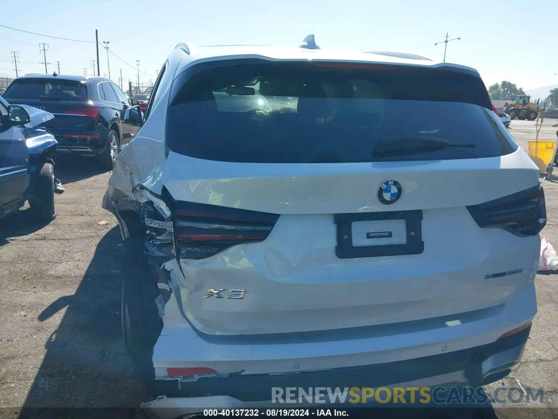17 Photograph of a damaged car 5UX43DP05N9K45772 BMW X3 2022