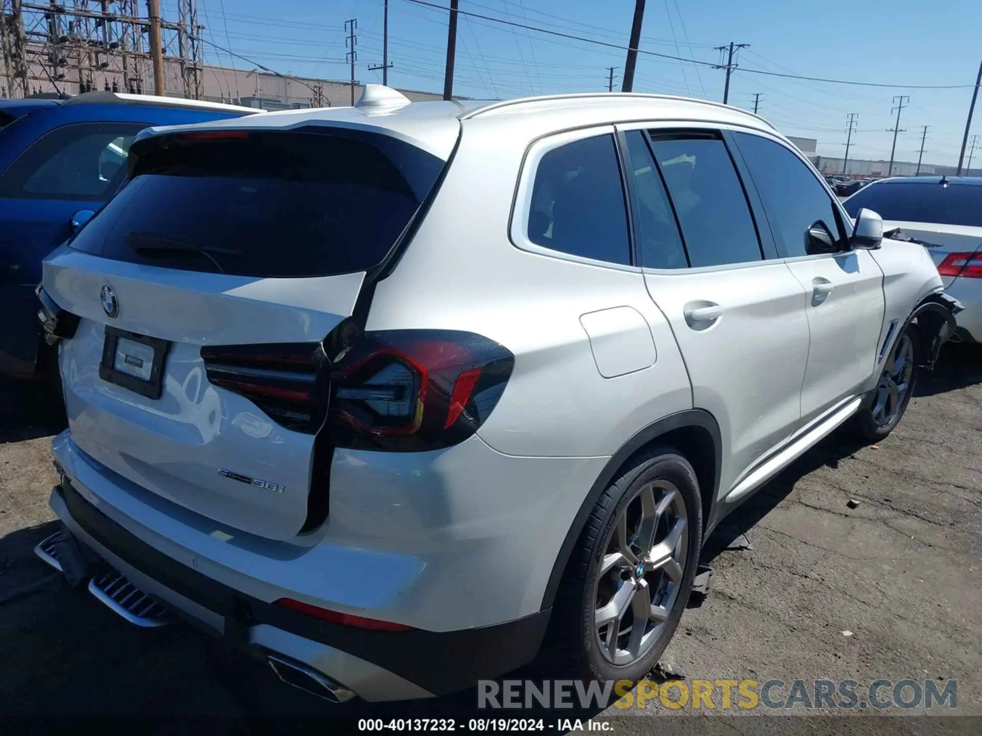 4 Photograph of a damaged car 5UX43DP05N9K45772 BMW X3 2022