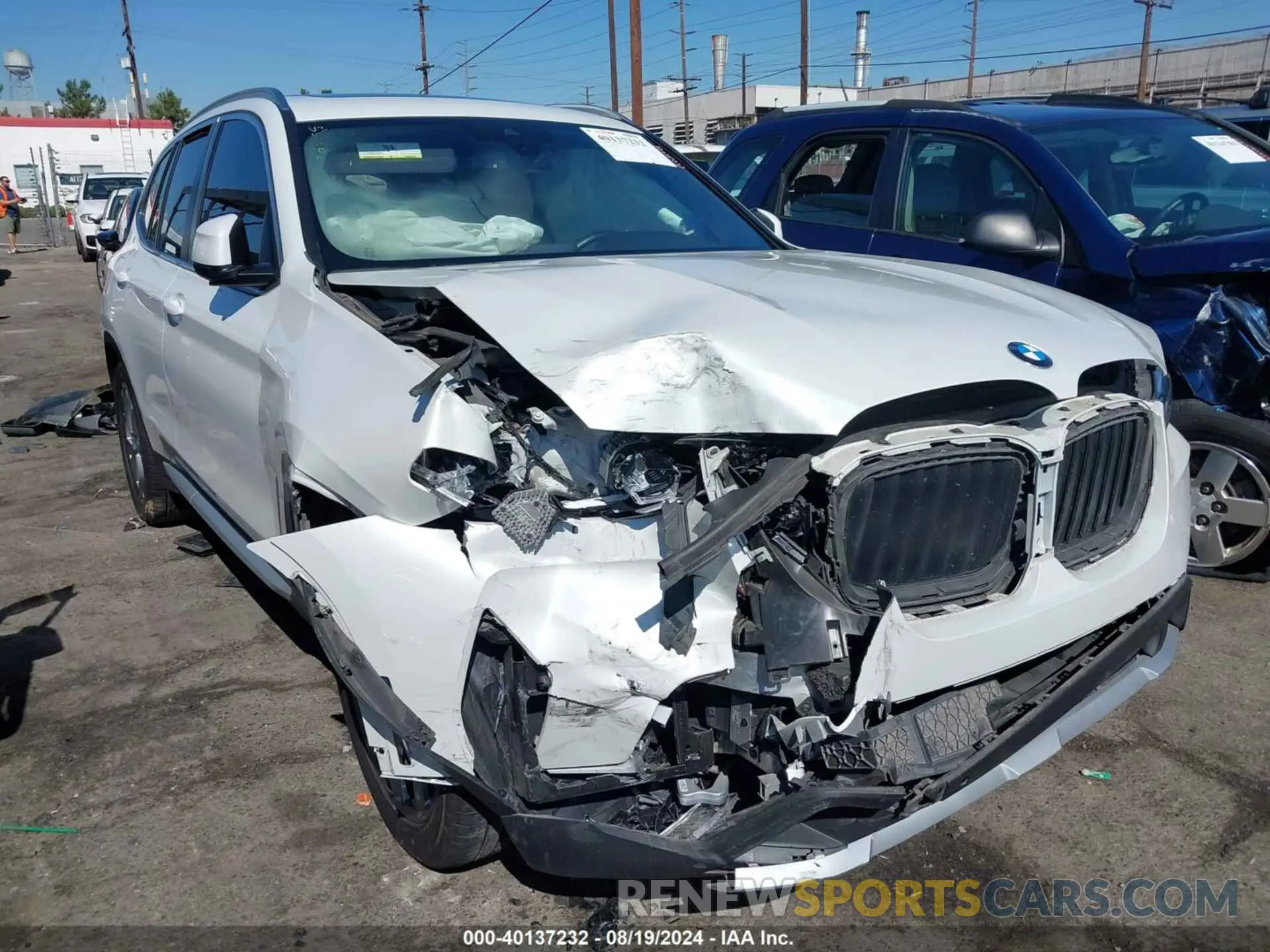 6 Photograph of a damaged car 5UX43DP05N9K45772 BMW X3 2022