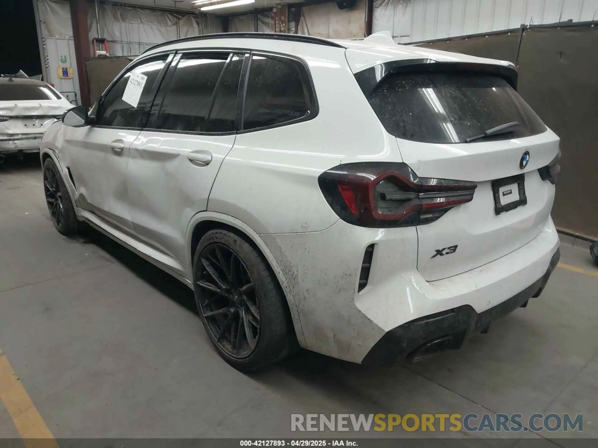 3 Photograph of a damaged car 5UX43DP05N9K52561 BMW X3 2022