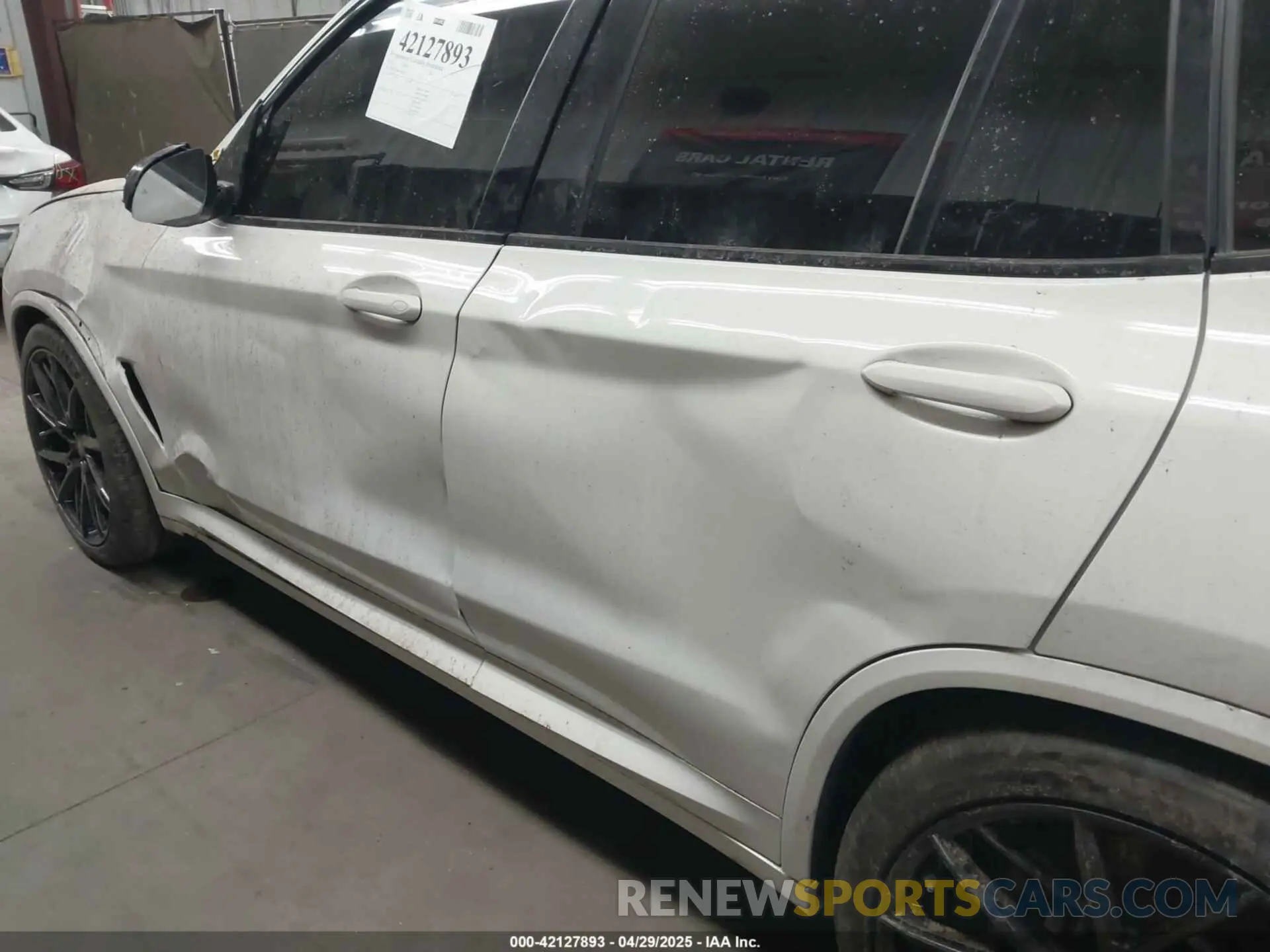 6 Photograph of a damaged car 5UX43DP05N9K52561 BMW X3 2022