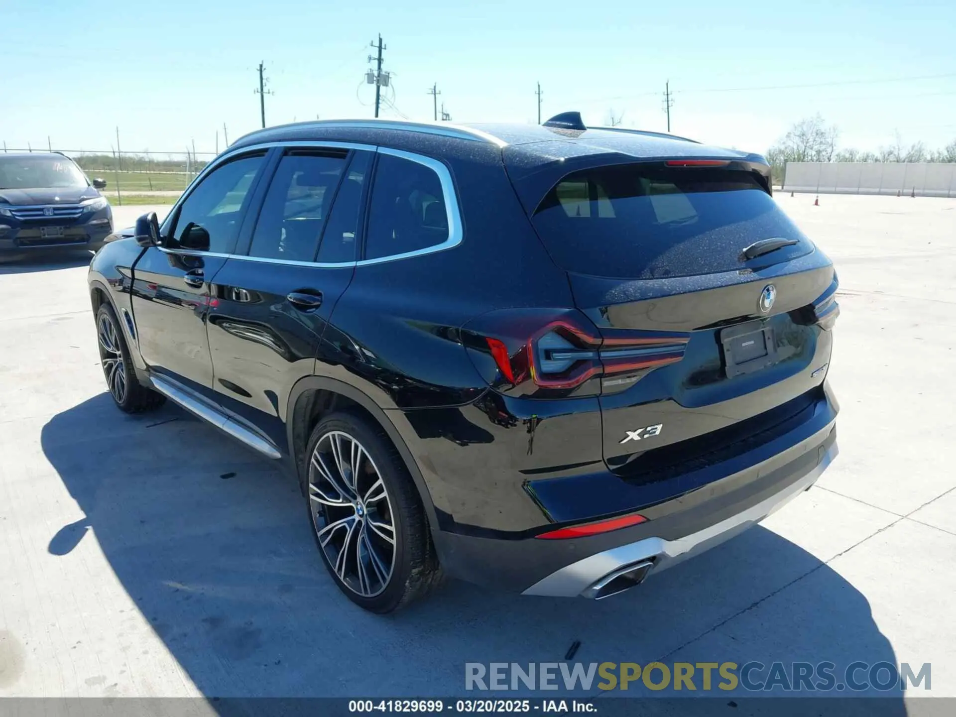 3 Photograph of a damaged car 5UX43DP05N9N12473 BMW X3 2022