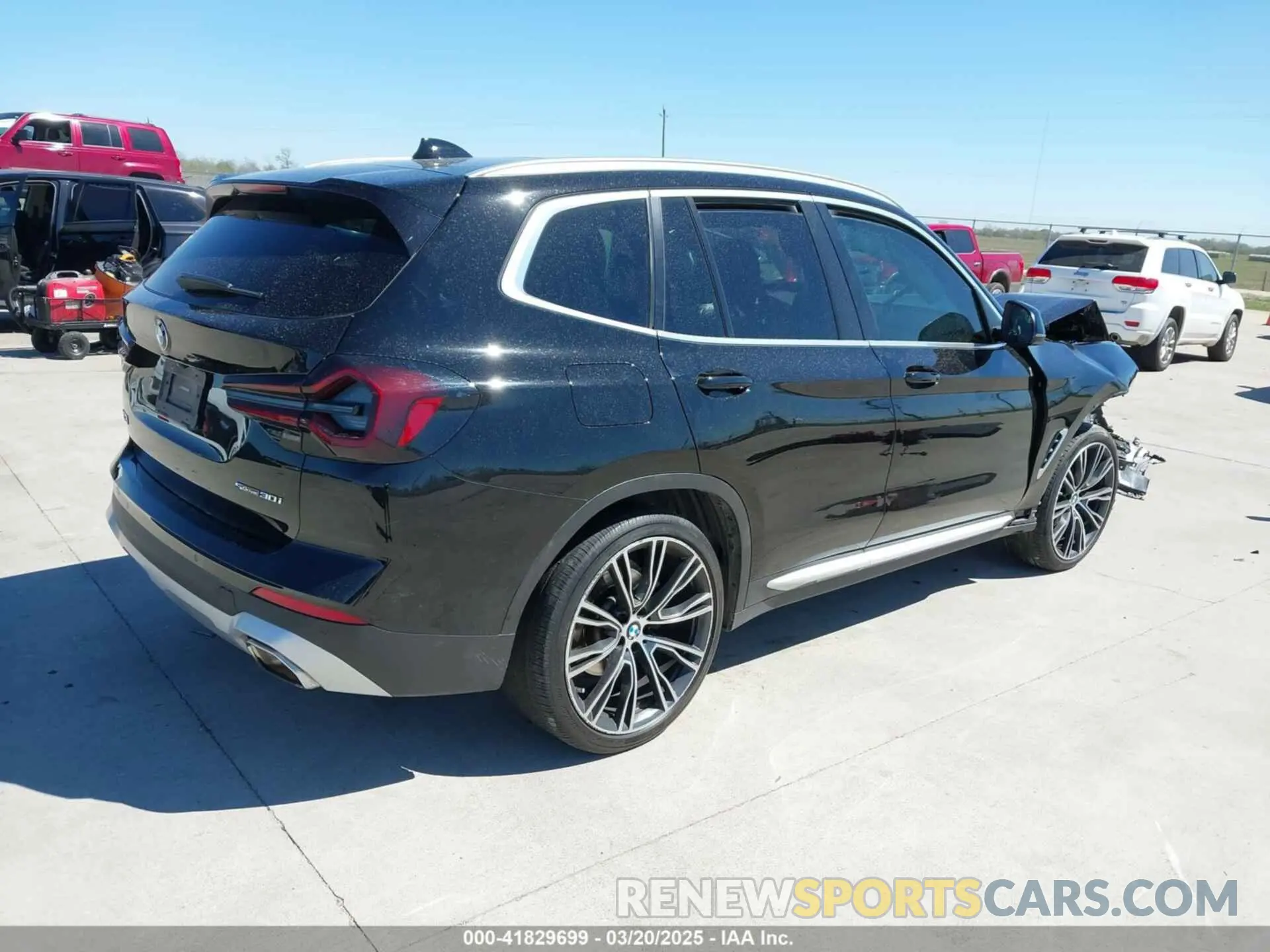 4 Photograph of a damaged car 5UX43DP05N9N12473 BMW X3 2022