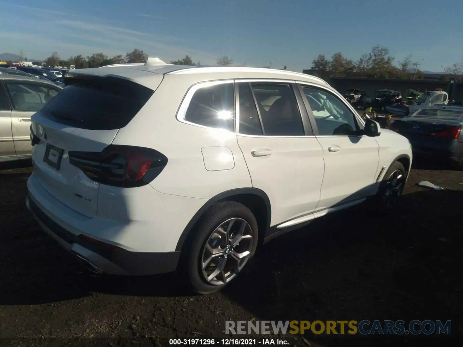 4 Photograph of a damaged car 5UX43DP06N9J60309 BMW X3 2022