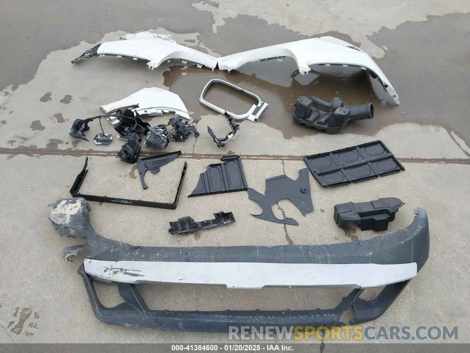 12 Photograph of a damaged car 5UX43DP06N9M30252 BMW X3 2022