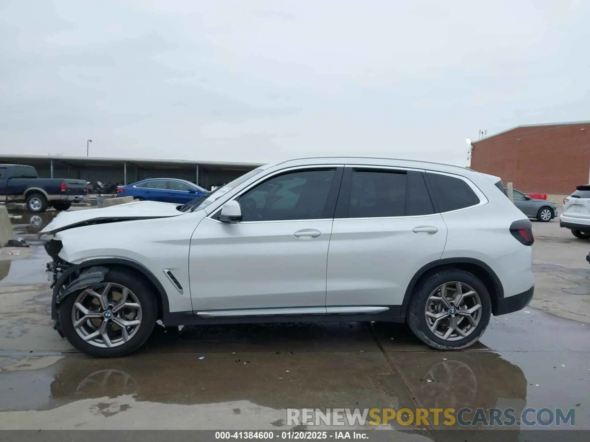 15 Photograph of a damaged car 5UX43DP06N9M30252 BMW X3 2022