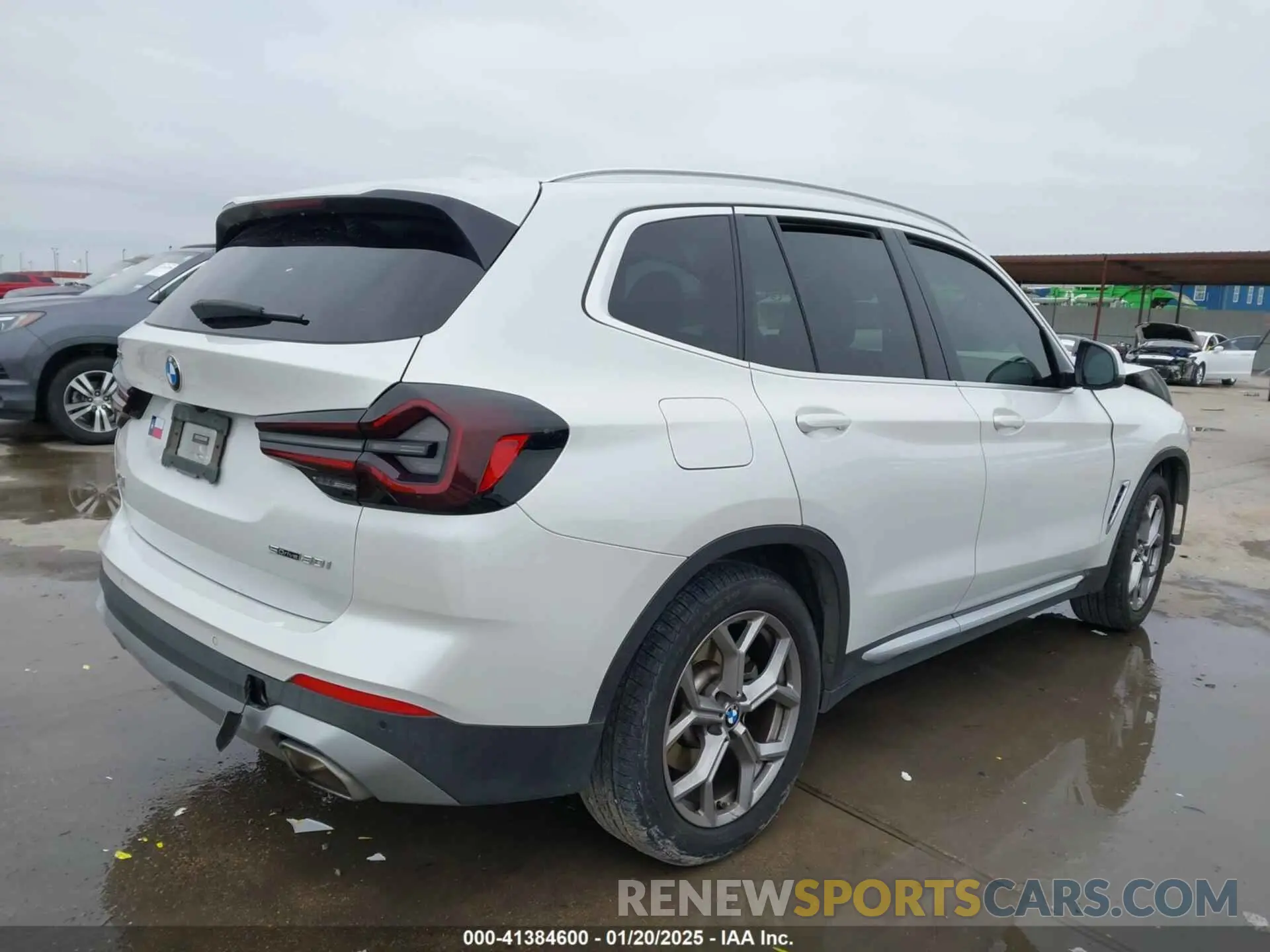 4 Photograph of a damaged car 5UX43DP06N9M30252 BMW X3 2022