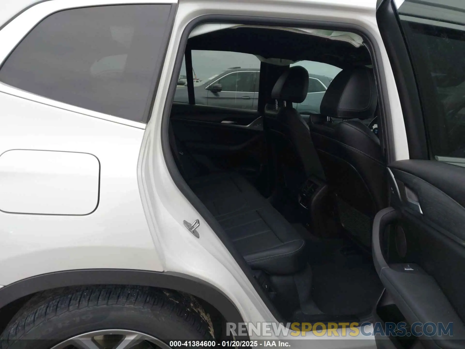 8 Photograph of a damaged car 5UX43DP06N9M30252 BMW X3 2022